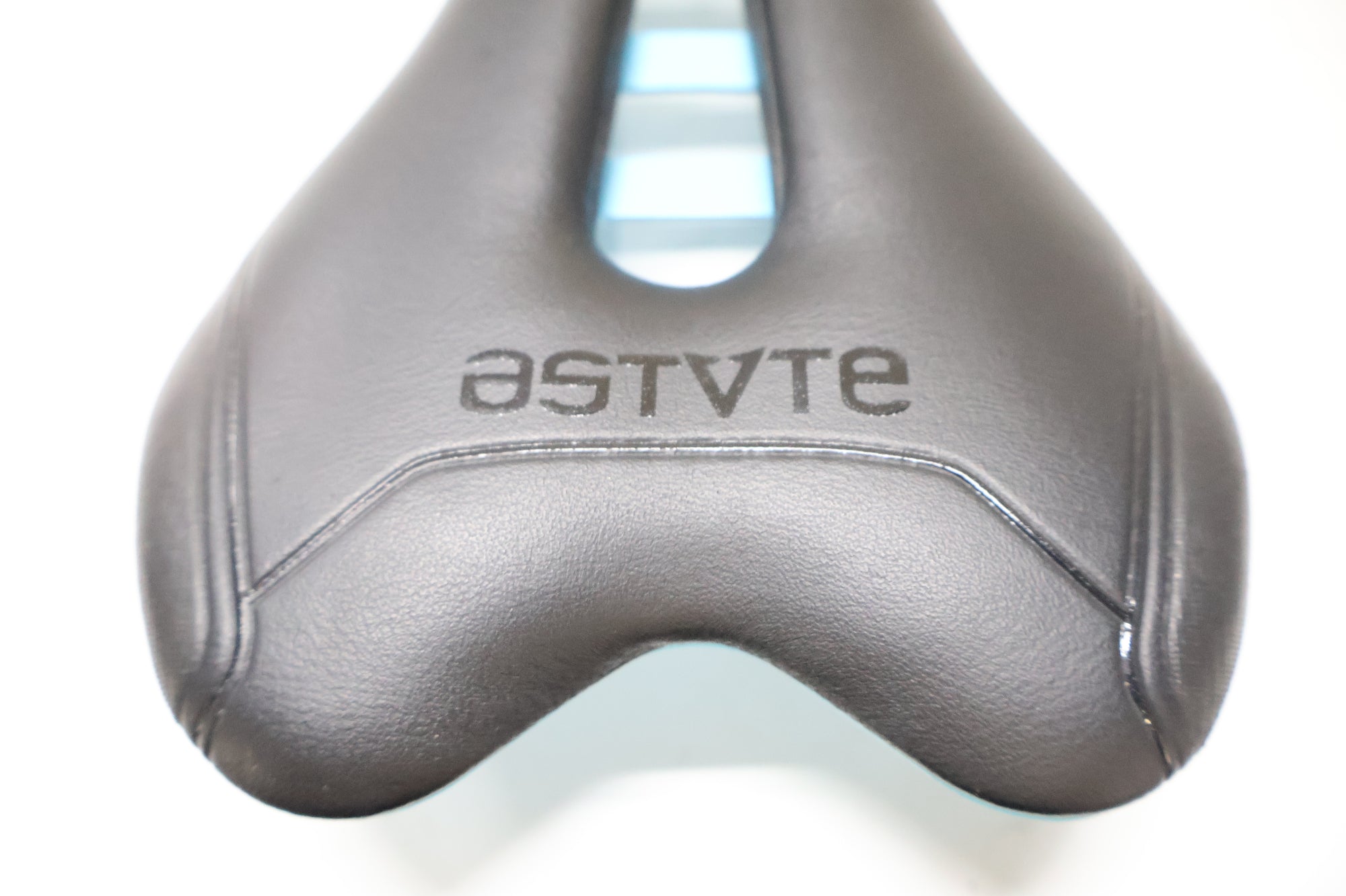 ASTVTE 「アスチュート」 SKYLINE VT サドル / 高知店