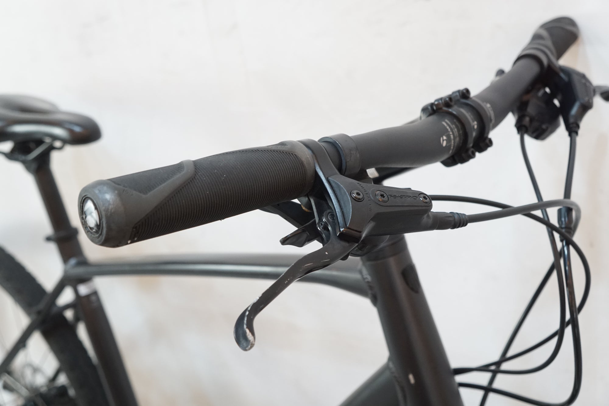 【埼玉県八潮市から お届け可】TREK fx2 Disc クロスバイク TREK ( トレック ) クロスバイク FX 2 DISC アウトレット品 ( FX 2