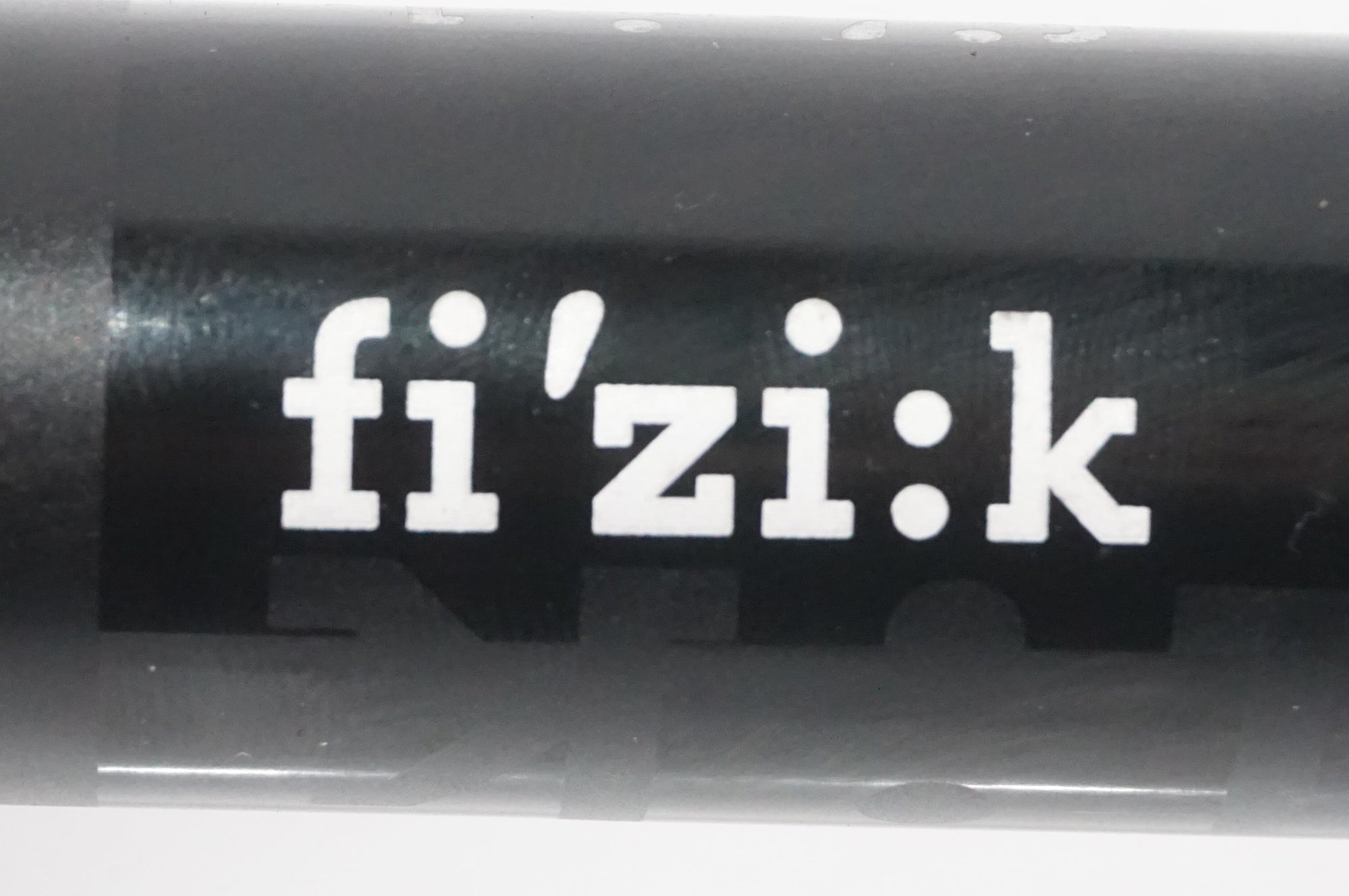 FIZIK 「フィジーク」 CYRANO φ27.2 270mm シートポスト / AKIBA店