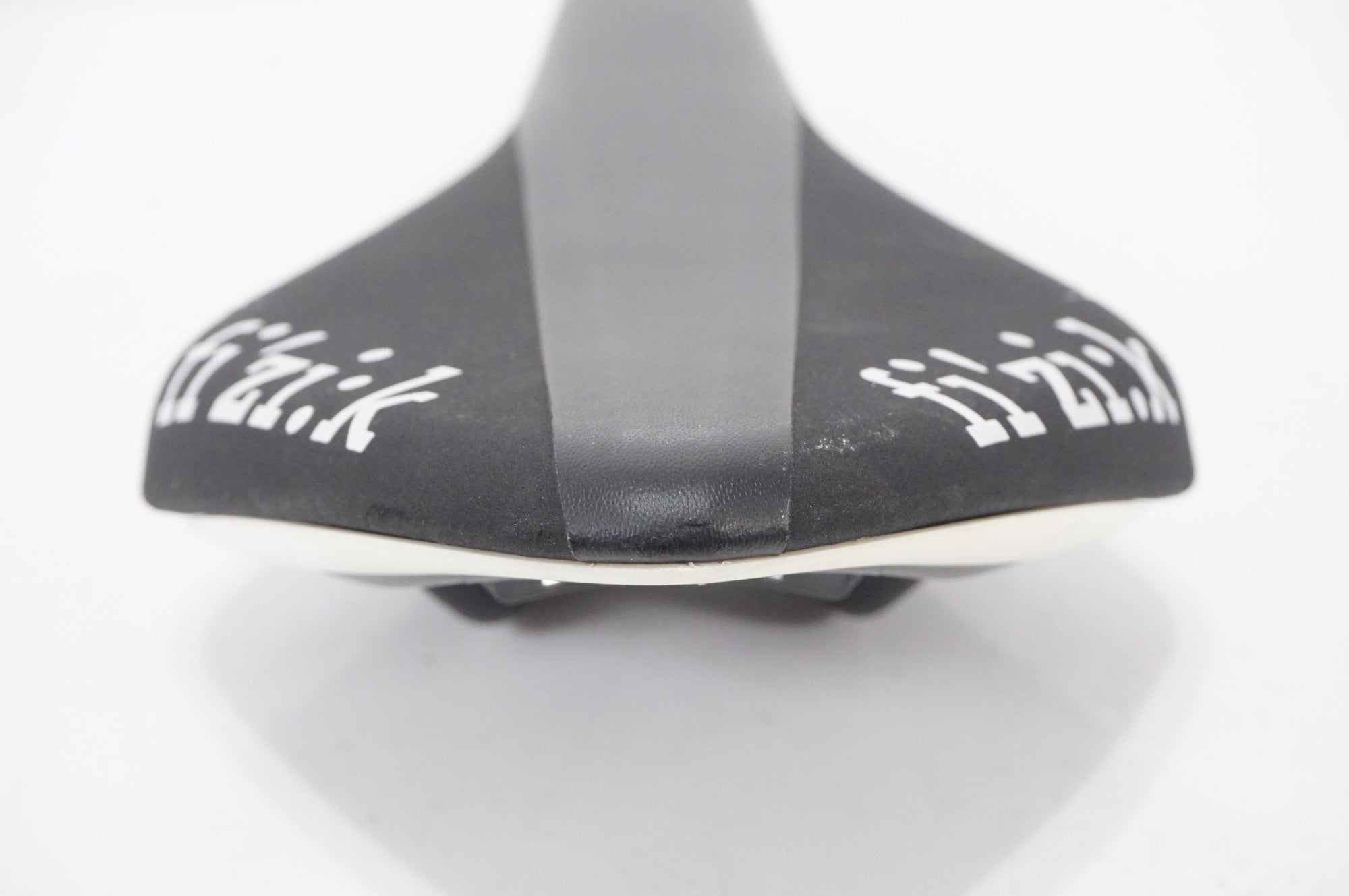 FIZIK 「フィジーク」 ARIONE R7 サドル / AKIBA店 ｜ バイチャリ公式