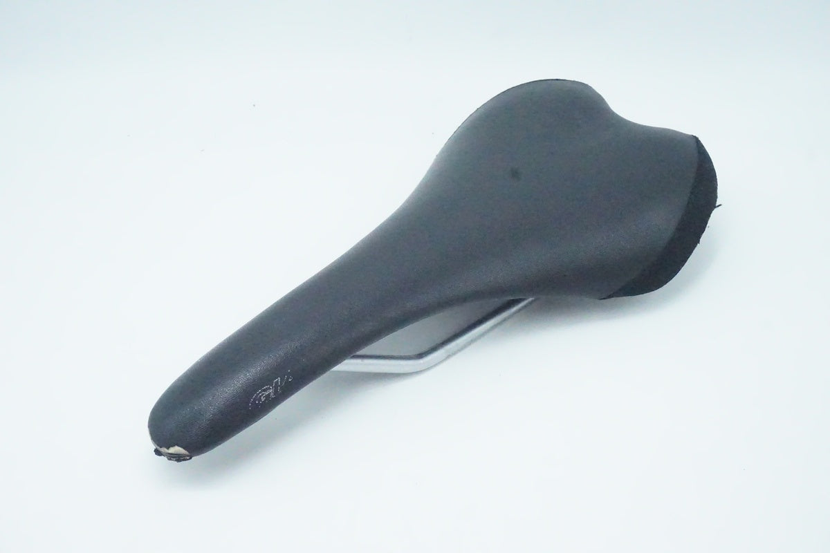 GIANT「ジャイアント」 サドル/ 京都西院店