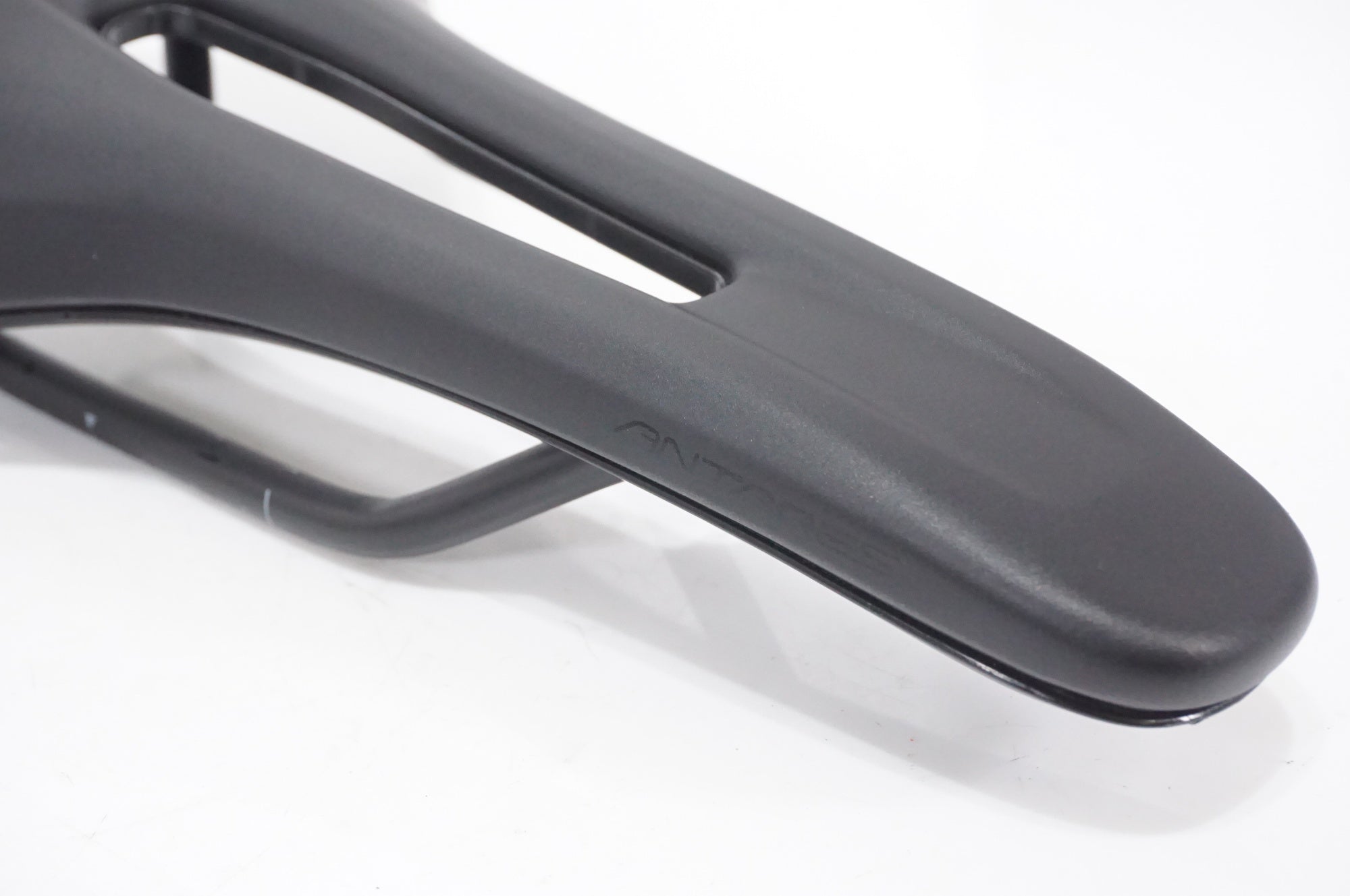 FIZIK 「フィジーク」 ANTARES VENTO サドル / AKIBA店