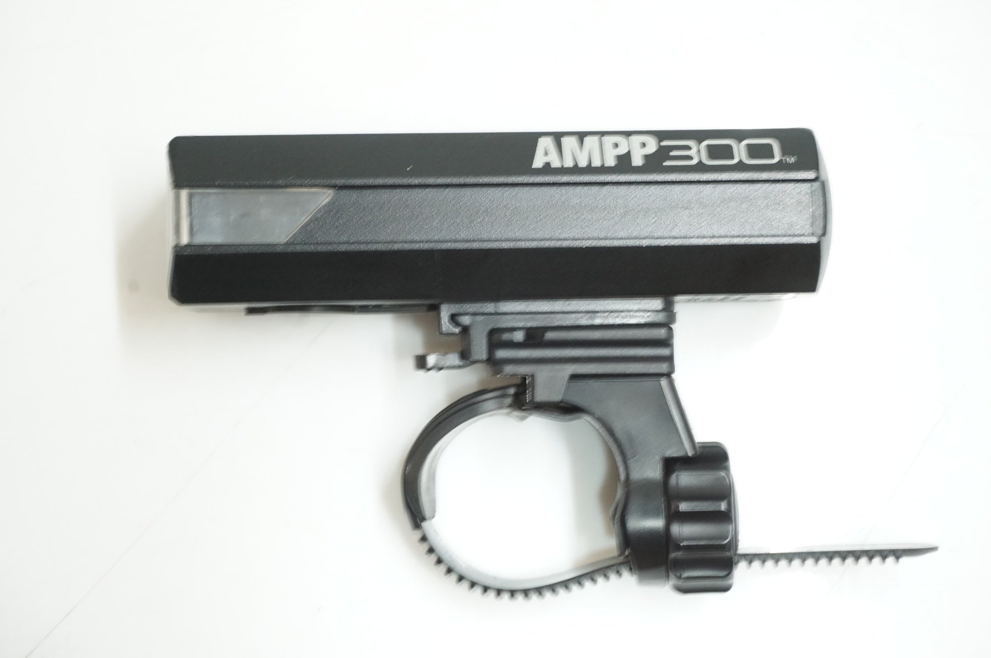 CATEYE 「キャットアイ」 AMPP300 フロントライト / 大宮店