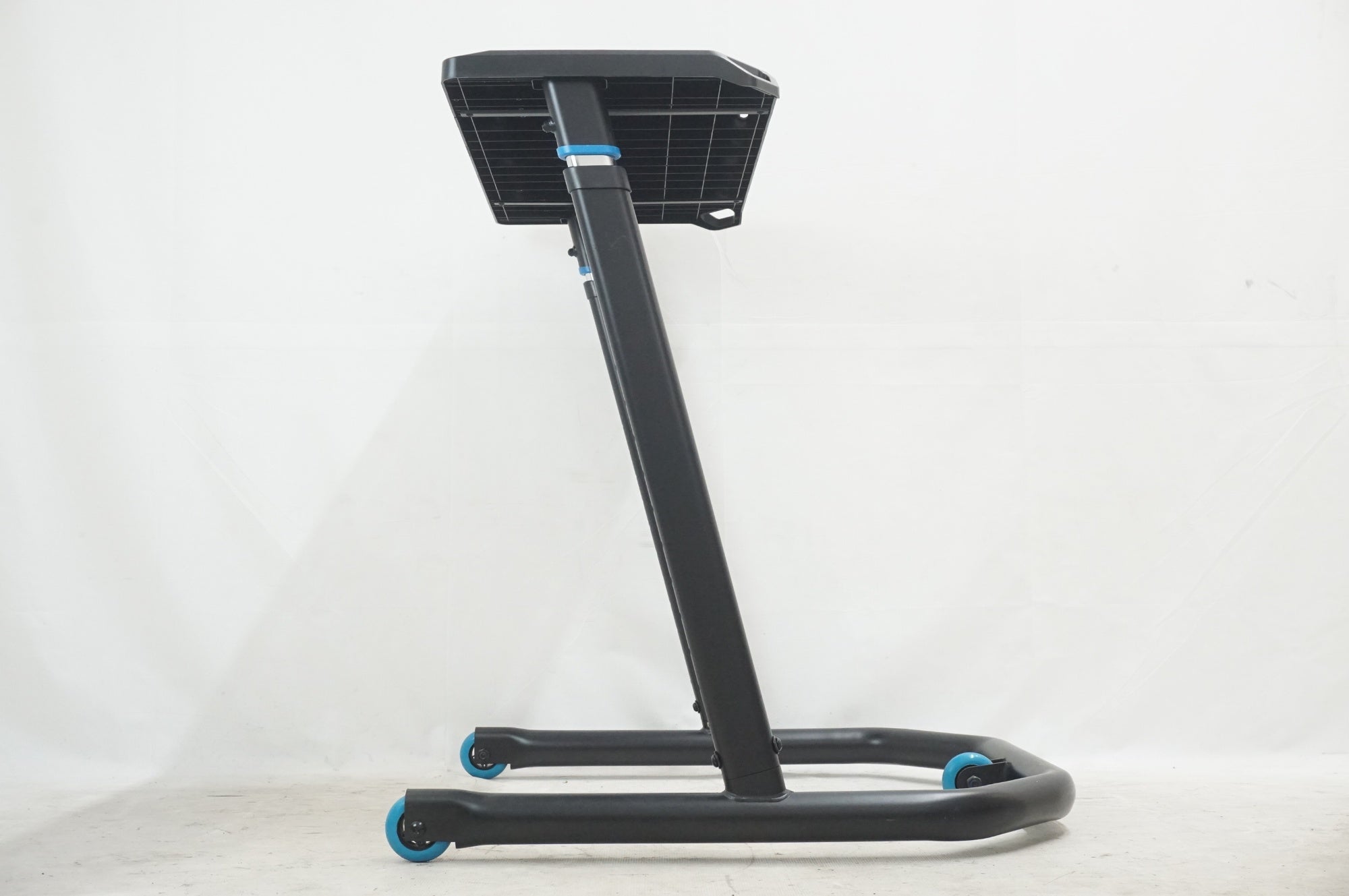 WAHOO 「ワフー」 KICKR インドアサイクリングデスク / 福岡店