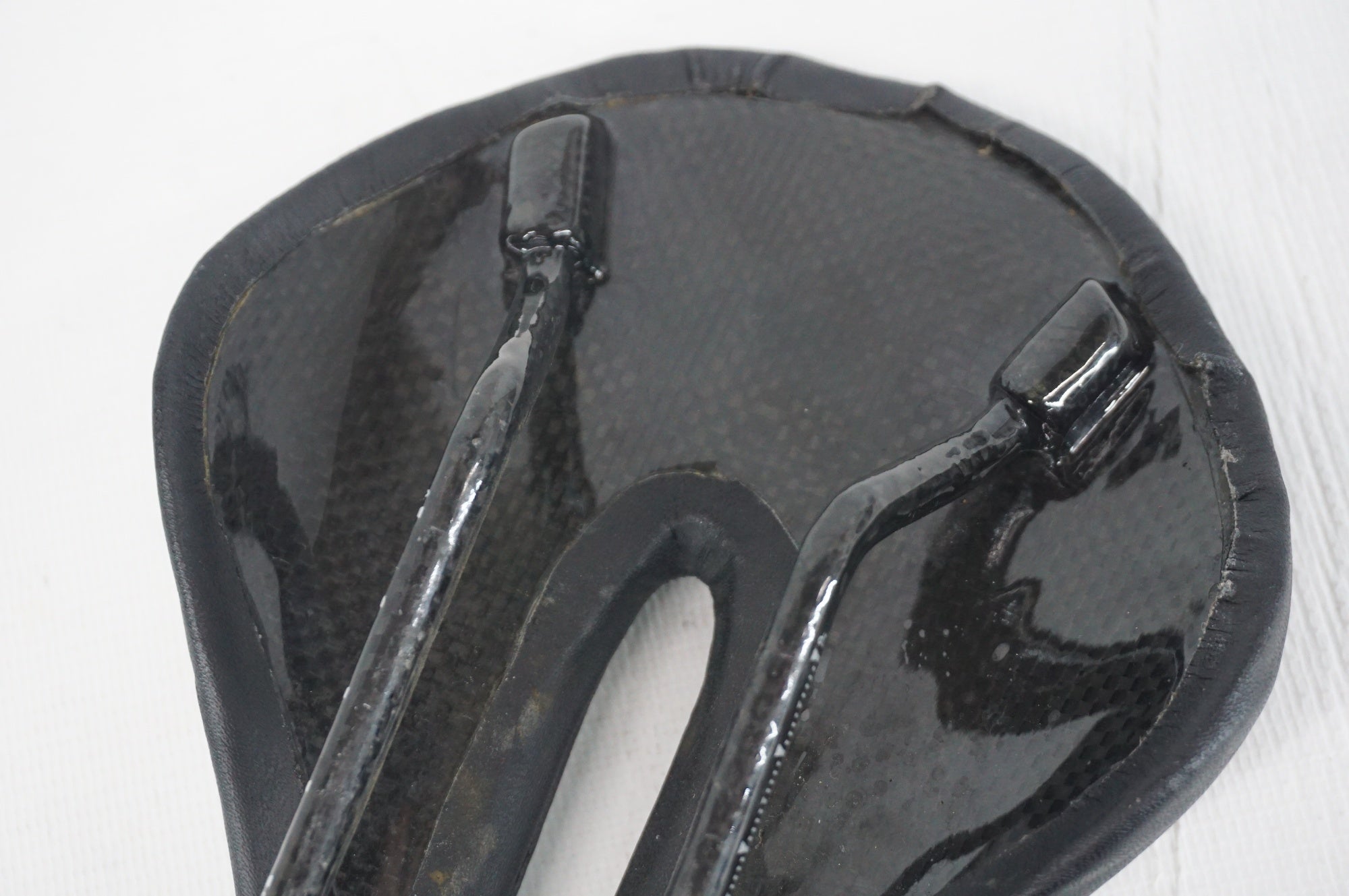 GORIX 「ゴリックス」 GO.643DOUBLE カーボン サドル / 阪急塚口店