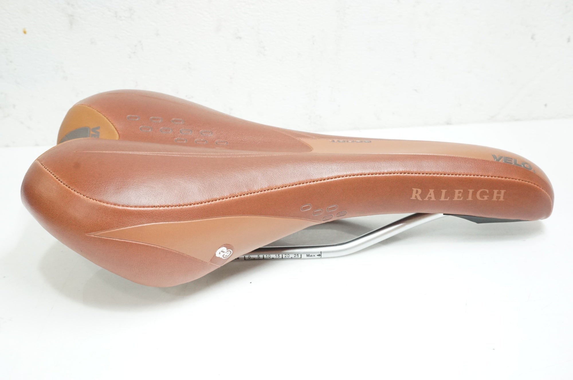 VELO 「ベロ」 RALEIGH純正 サドル / 大宮店