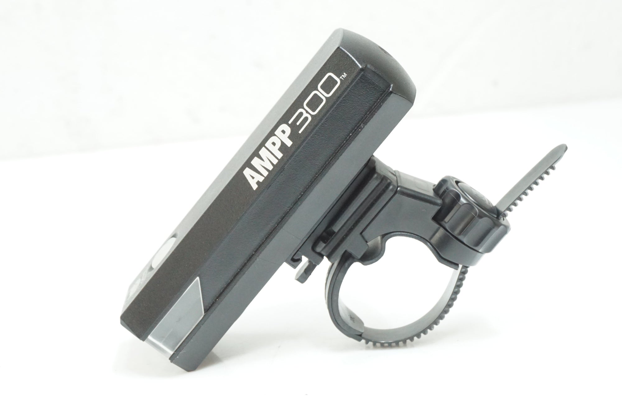 CATEYE 「キャットアイ」 AMPP300 フロントライト / 大宮店