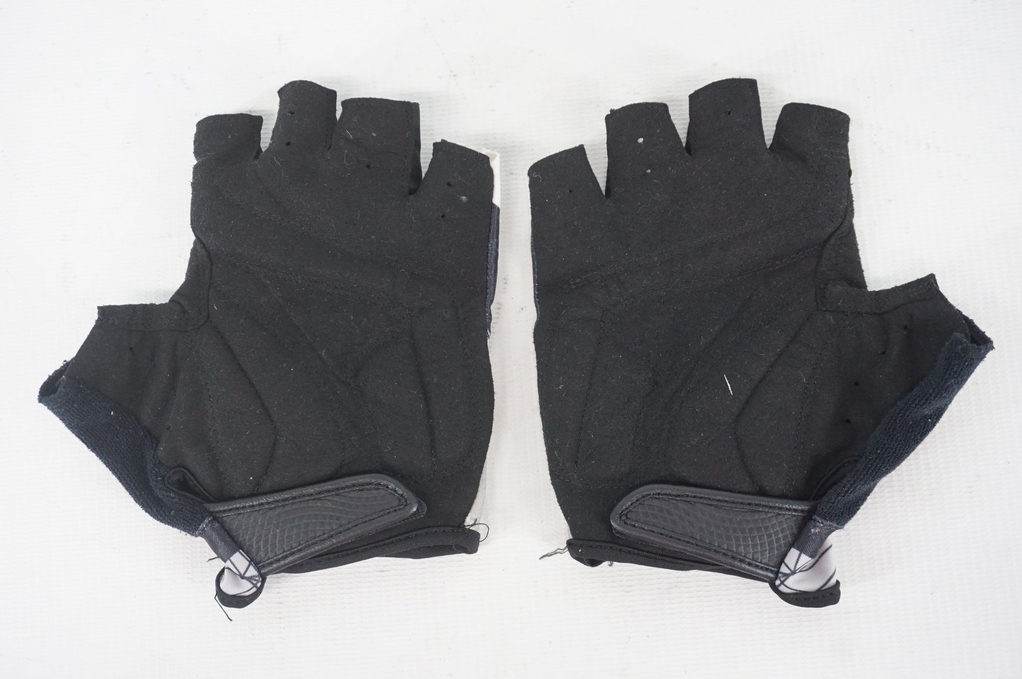 LE COQ SPORTIF 「ルコックスポルティフ」 Mサイズ 指切りグローブ / 阪急塚口店