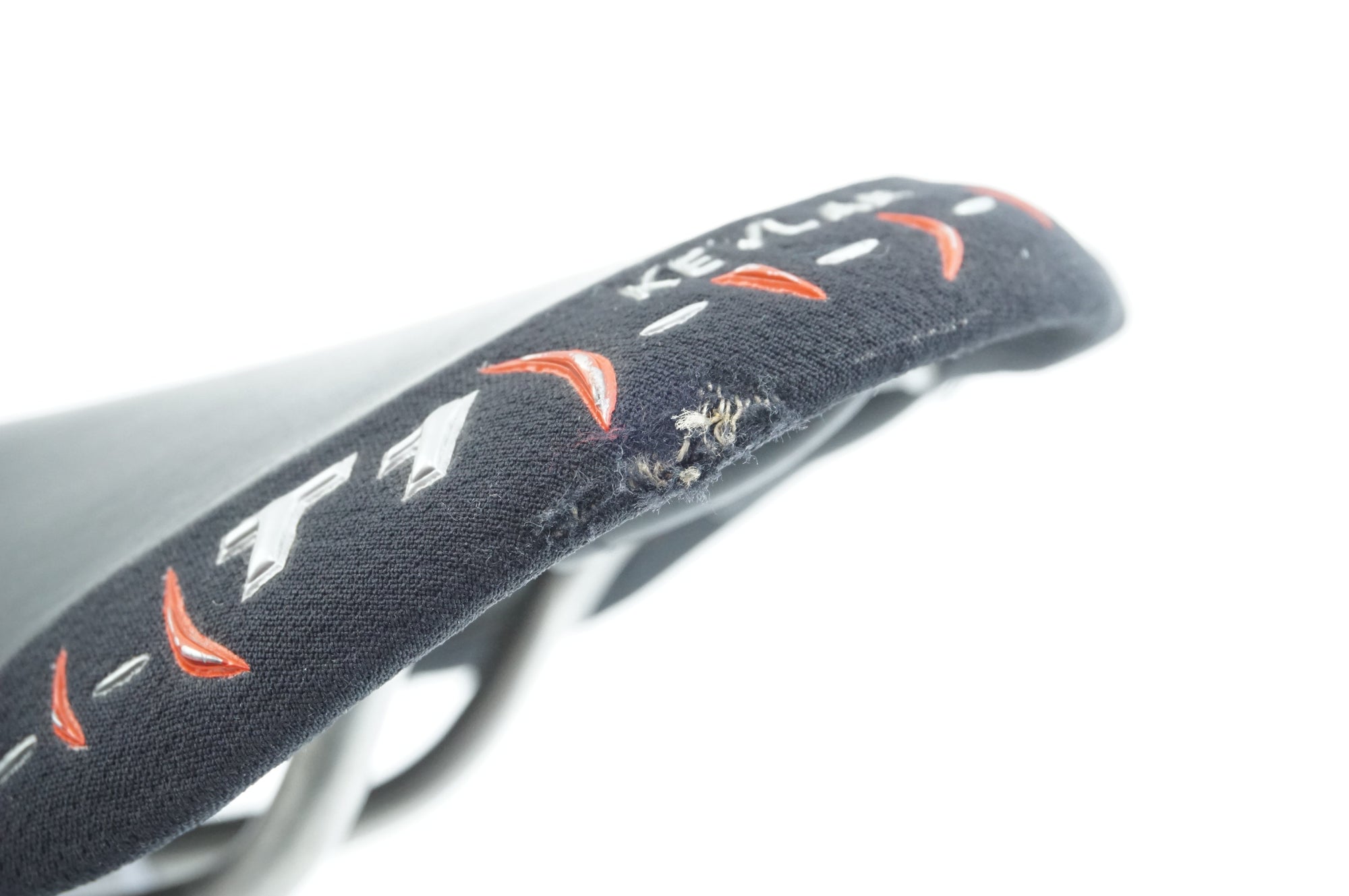 SELLE ITALIA 「セライタリア」 SLR T1 KEVLAR サドル / 中目黒店