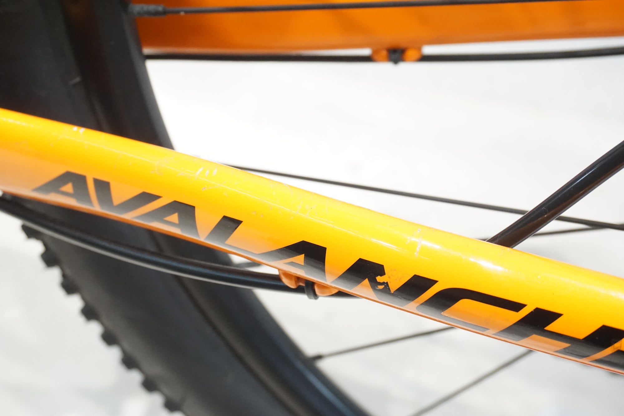 GT 「ジーティー」 AVALANCHE SPORT 2022年モデル マウンテンバイク 