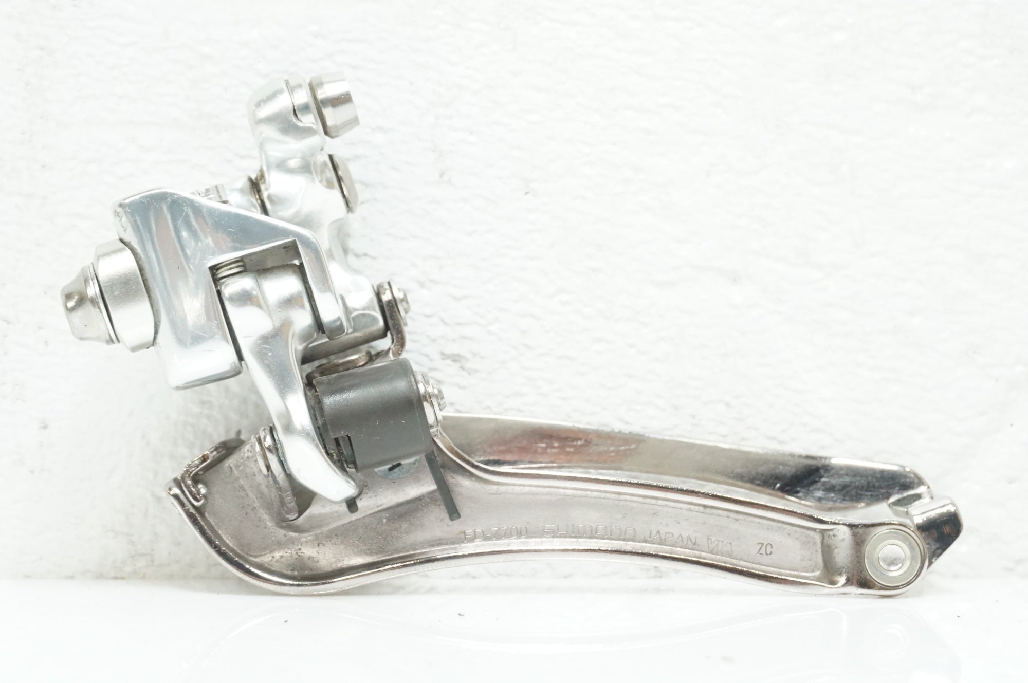 新品箱入りシマノ DURA-ACE フロントメカ　FD-7700バンド式 新品箱入りシマノ DURA-ACE フロントメカ FD-7700バンド式 新品