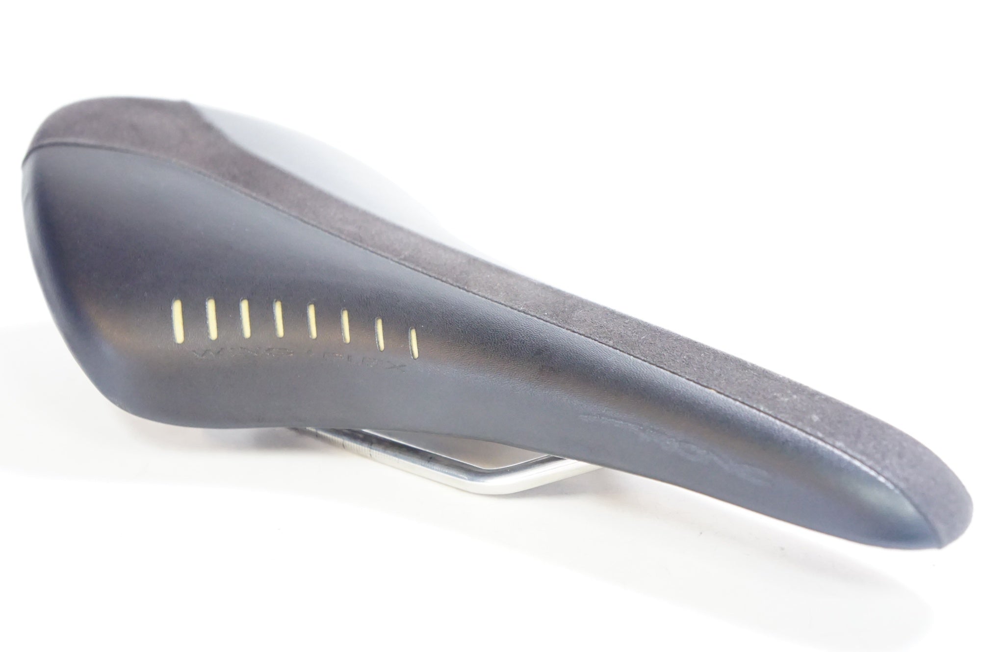 FIZIK 「フィジーク」 ARIONE KIUM サドル / 熊谷本店