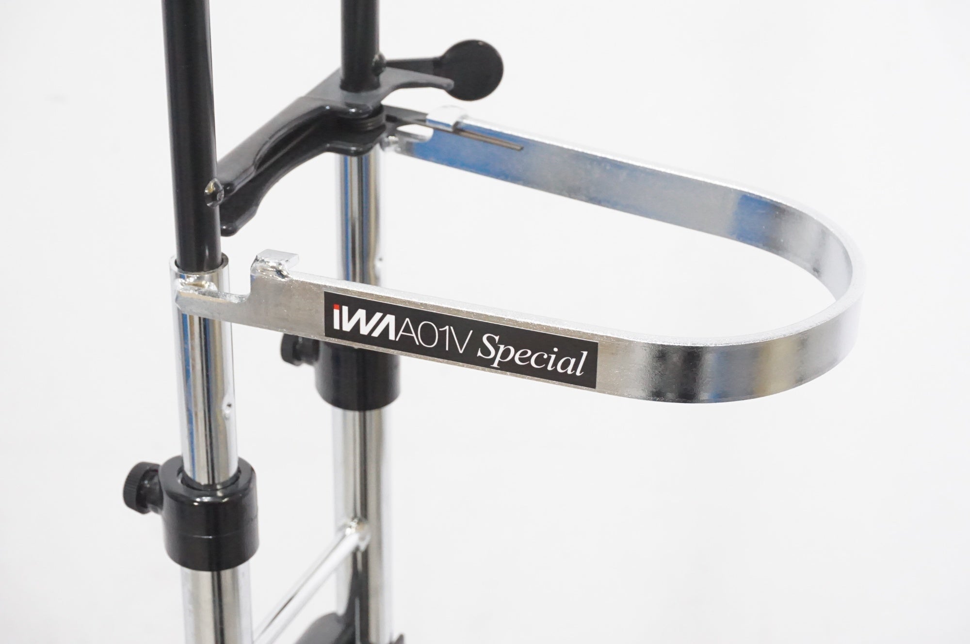 iWA 「アイダブルエー」 A01V SPECIAL ディスプレイスタンド / AKIBA店