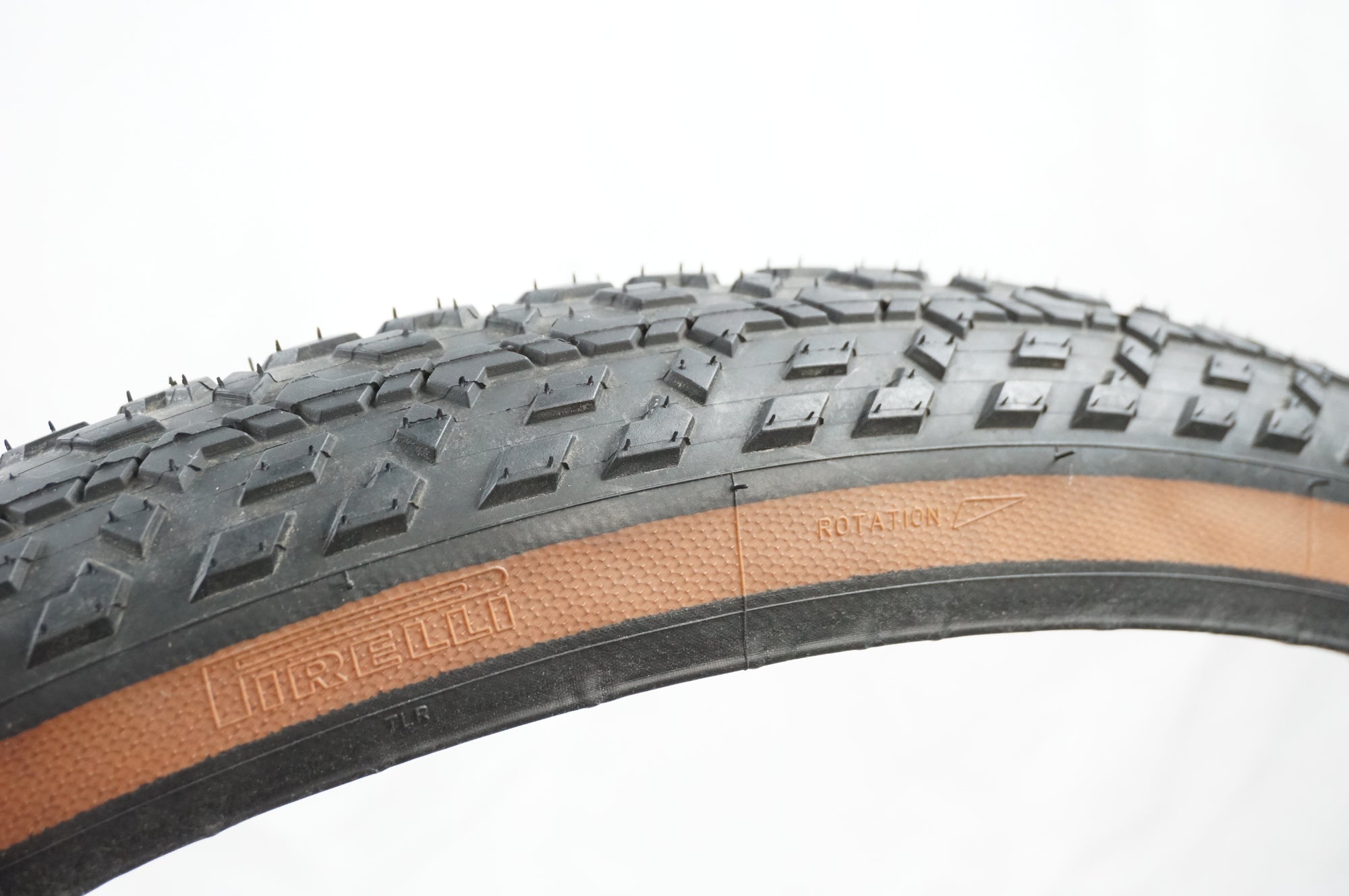 PIRELLI 「ピレリ」 CINTURATO GRAVEL M 27.5x1.8 タイヤ / 川越店