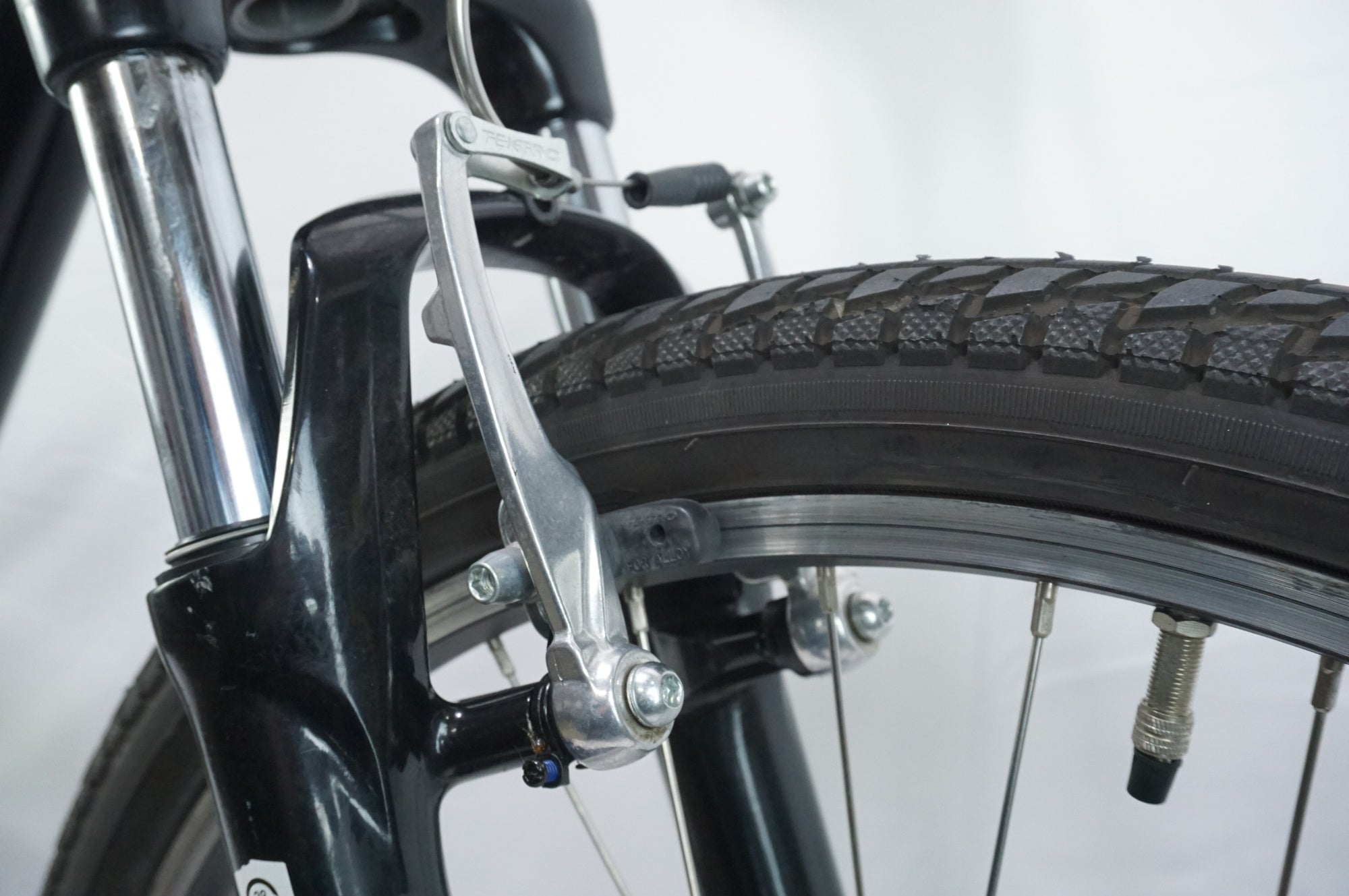 中古自転車４０００　前後タイヤ新品！　２０１７年モデル　ルイガノ　LGS-FIVE　２６インチ　３×７段ギヤ　アルミフレーム　フロントサスペンション　ワイヤー錠　ライトは付属していません　フレームサイズ４７０㎜　身長１７０から１８５㎝ LOUIS GARNEAU 「ルイガノ」 LGS-FIVE 2017年モデル マウンテンバイク