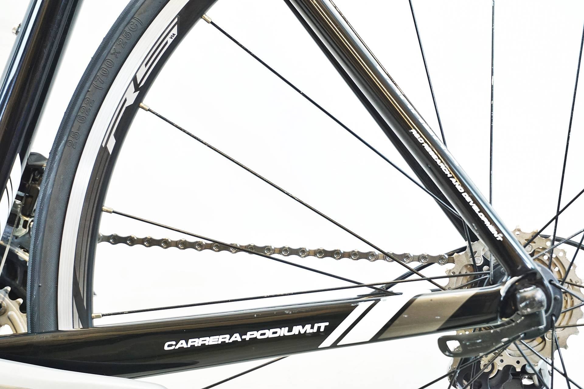 CARRERA ロードバイク SHIMANO 105 決算SALE】油圧ディスクブレーキでケーブル内装、SHIMANO 105を採用