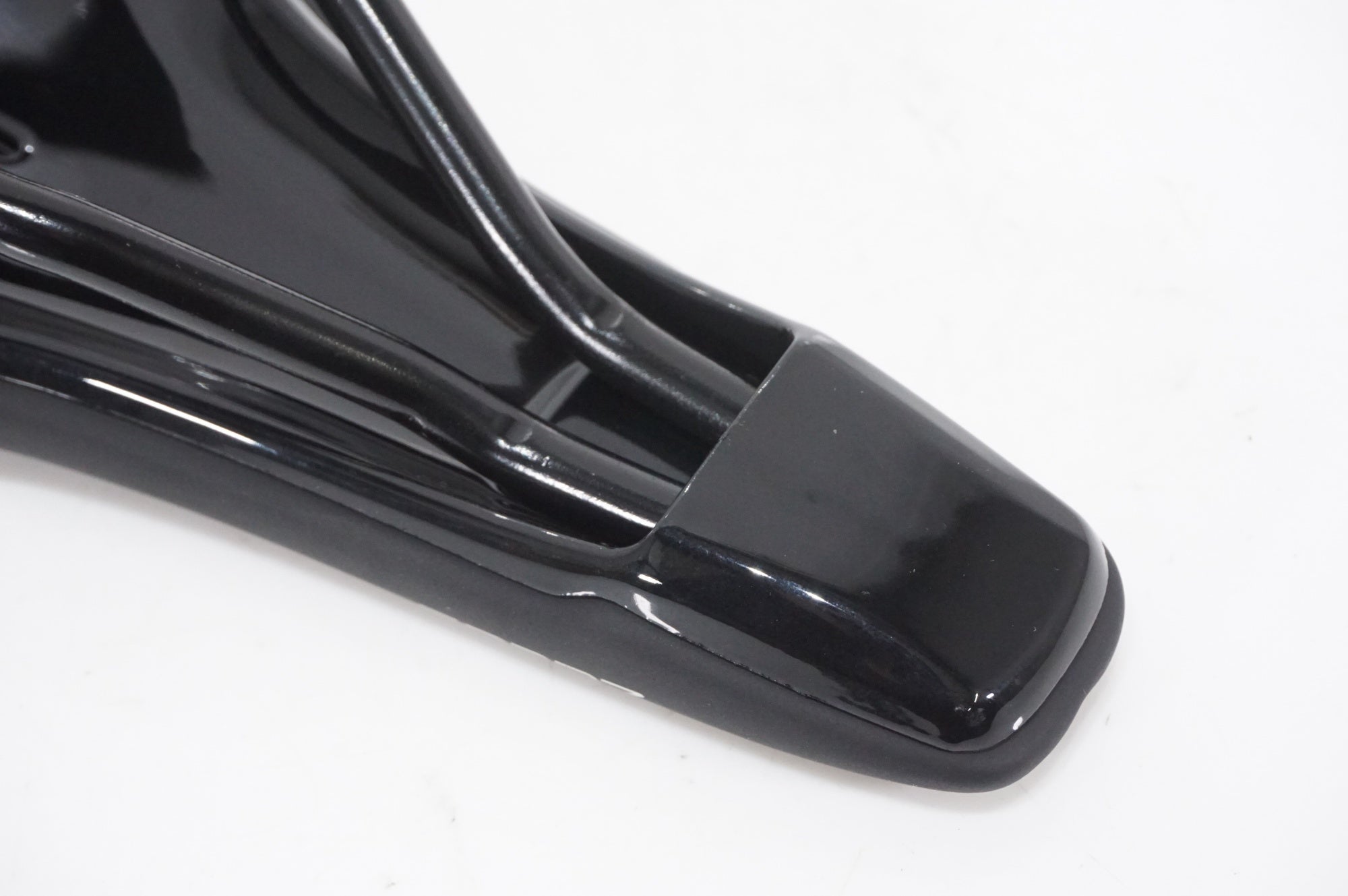 P&P COMPONENTS 「ピーアンドピーコンポーネンツ」 ZELOS サドル / AKIBA店