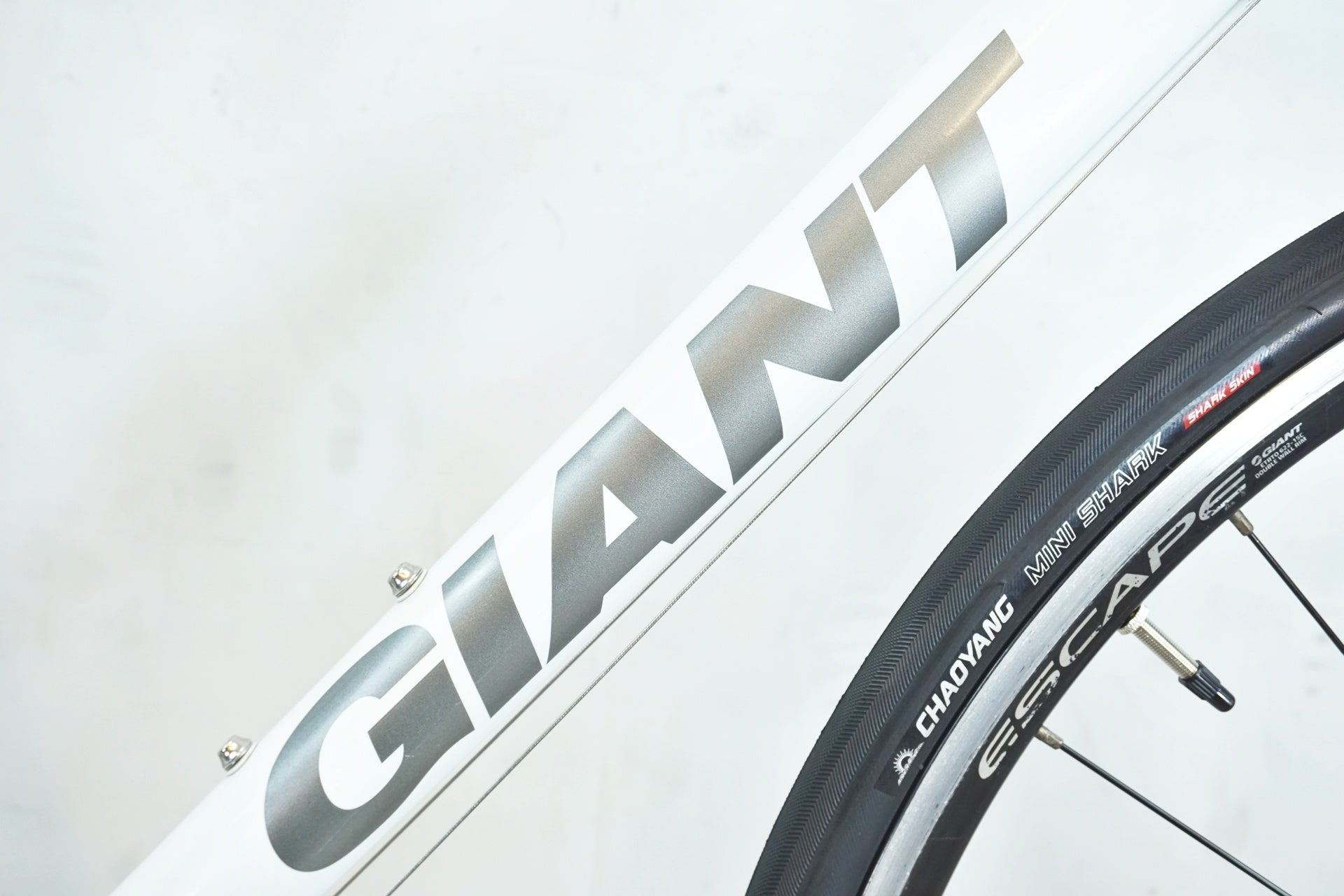 GIANT 「ジャイアント」 ESCAPE R3 2015年モデル クロスバイク / 有明 GIANT 「ジャイアント」 ESCAPE R3 2015年モデル クロスバイク / 有明