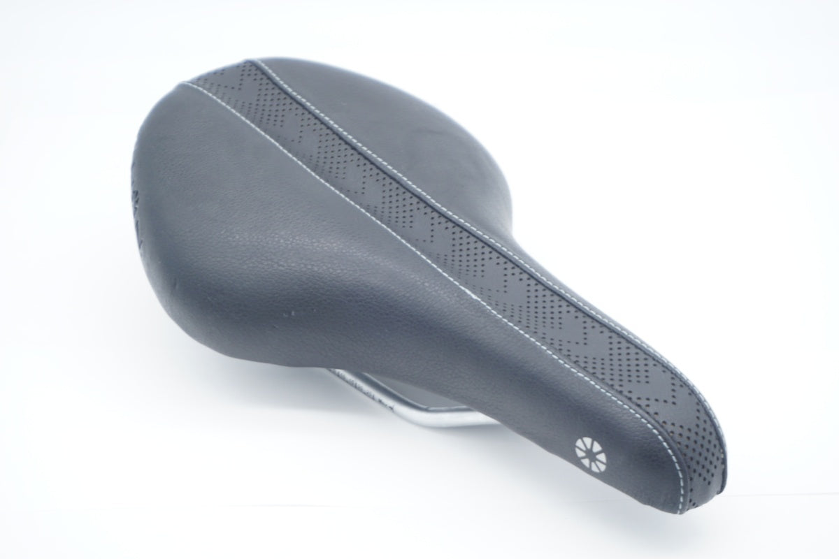 DAHON 「ダホン」 純正サドル / 滋賀大津店