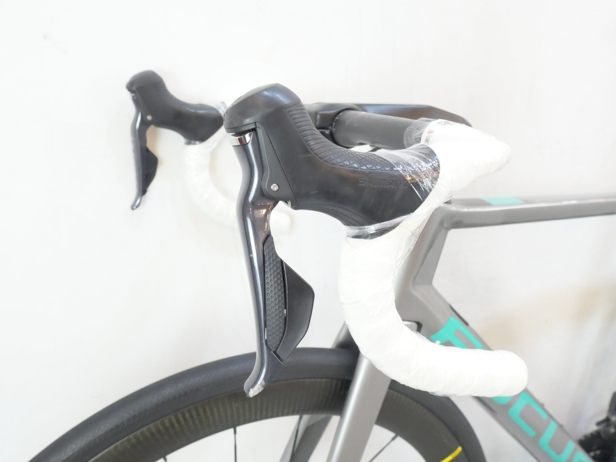 FOCUS 「フォーカズ」 IZALCO MAX DISC 9 ULTEGRA Di2 2020年モデル ロードバイク / バイチャリ浦和ベース