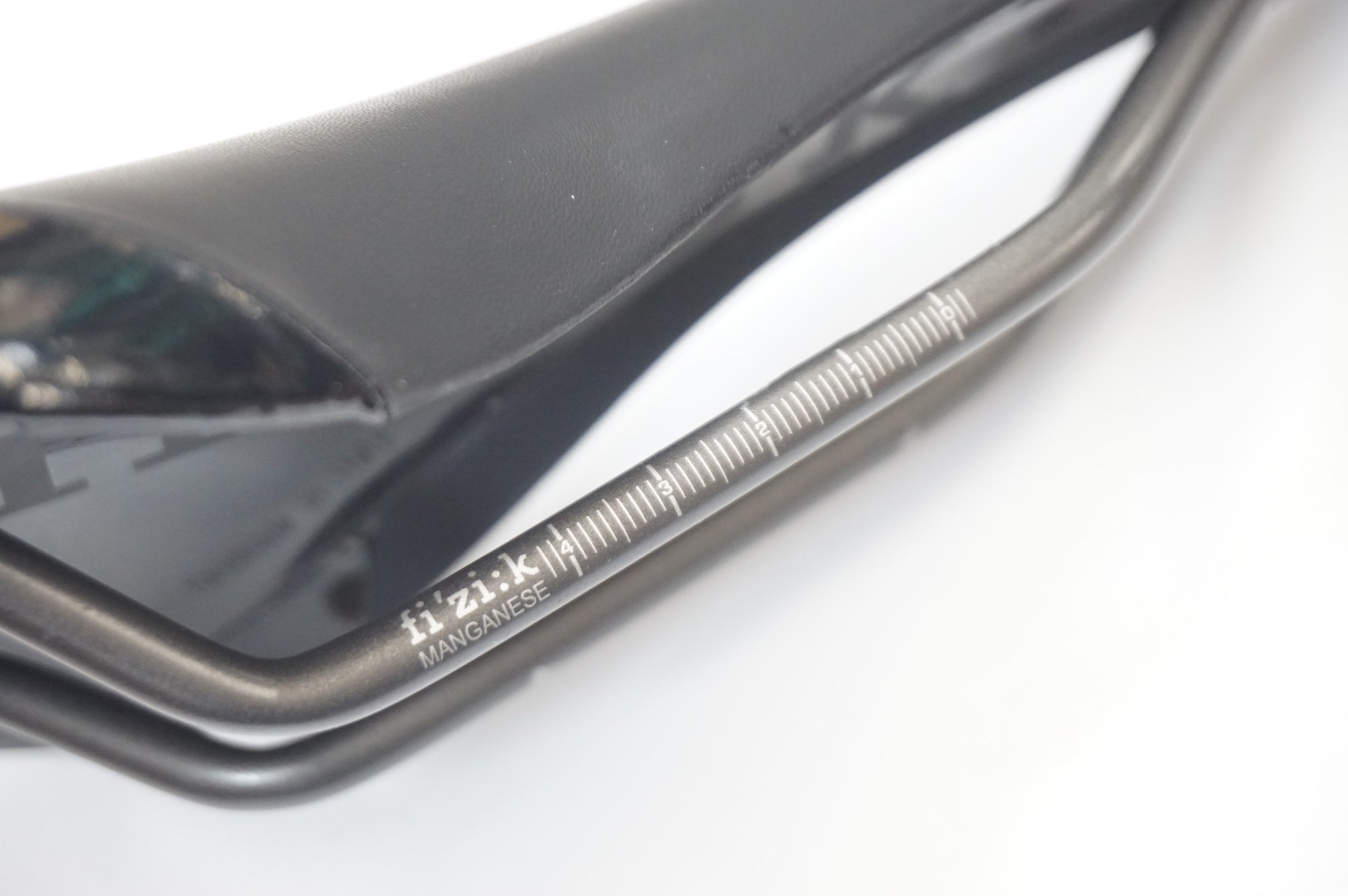 FIZIK 「フィジーク」 ANTARES MANGANESE サドル / 福岡店