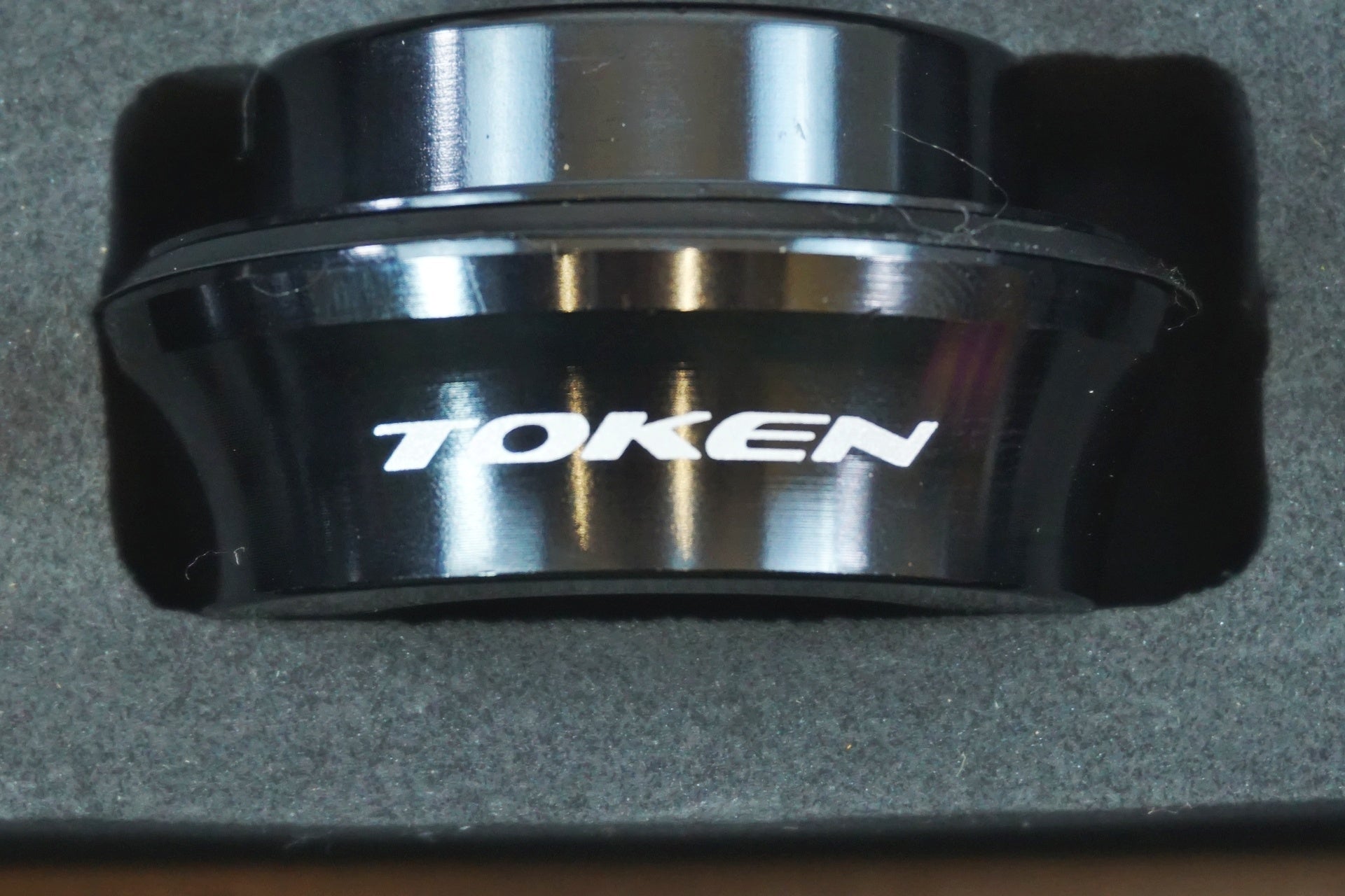 TOKEN 「トーケン」 TF37 ボトムブラケット / 有明ガーデン店