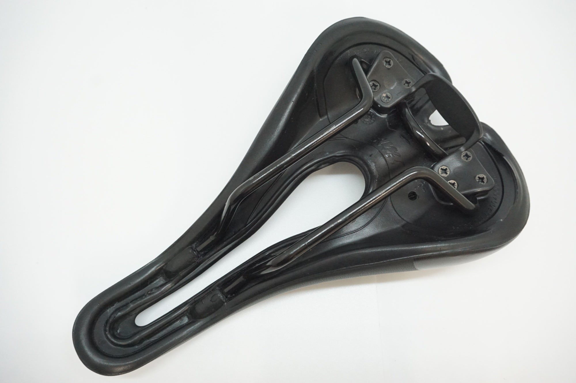 SELLE SMP 「セラエスエムピー」 TRK MEDIUM サドル / 福岡店