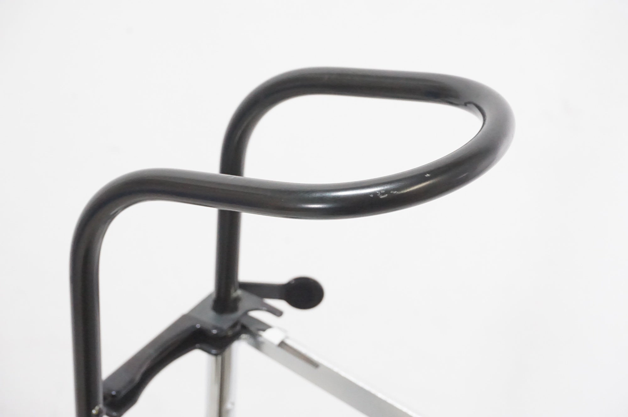 iWA 「アイダブルエー」 A01V SPECIAL ディスプレイスタンド / AKIBA店