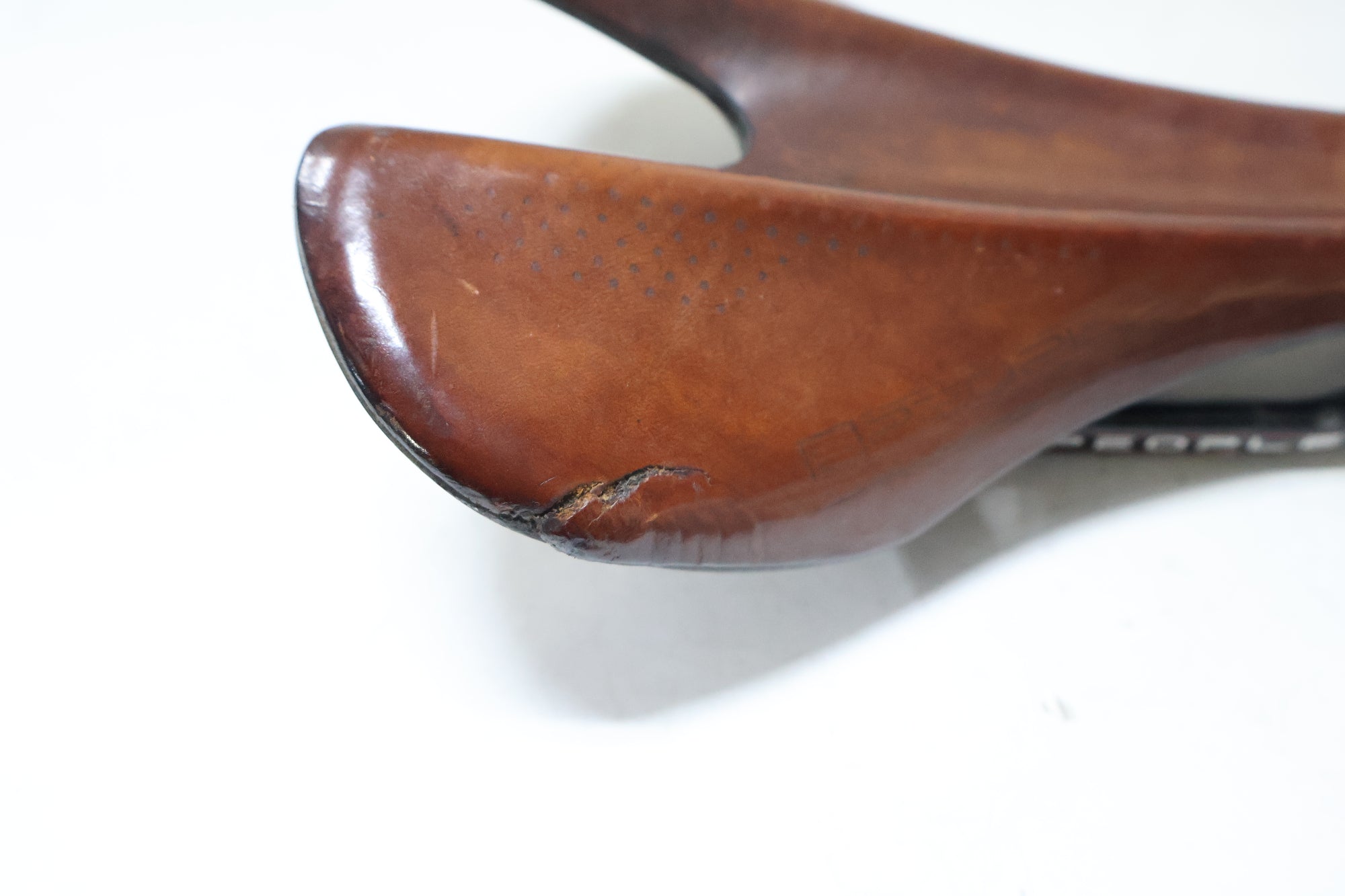 B-PEOPLE 「ビーピーポー」 UNICA カーボンサドル / 高知店