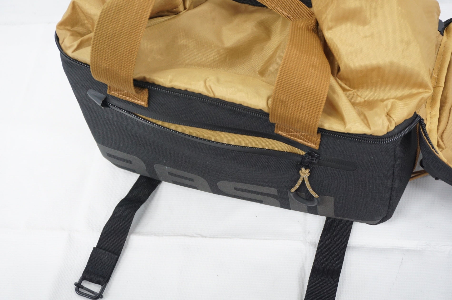 BASIL 「バジル」 MILES TRUNKBAG キャリアバッグ / 阪急塚口店