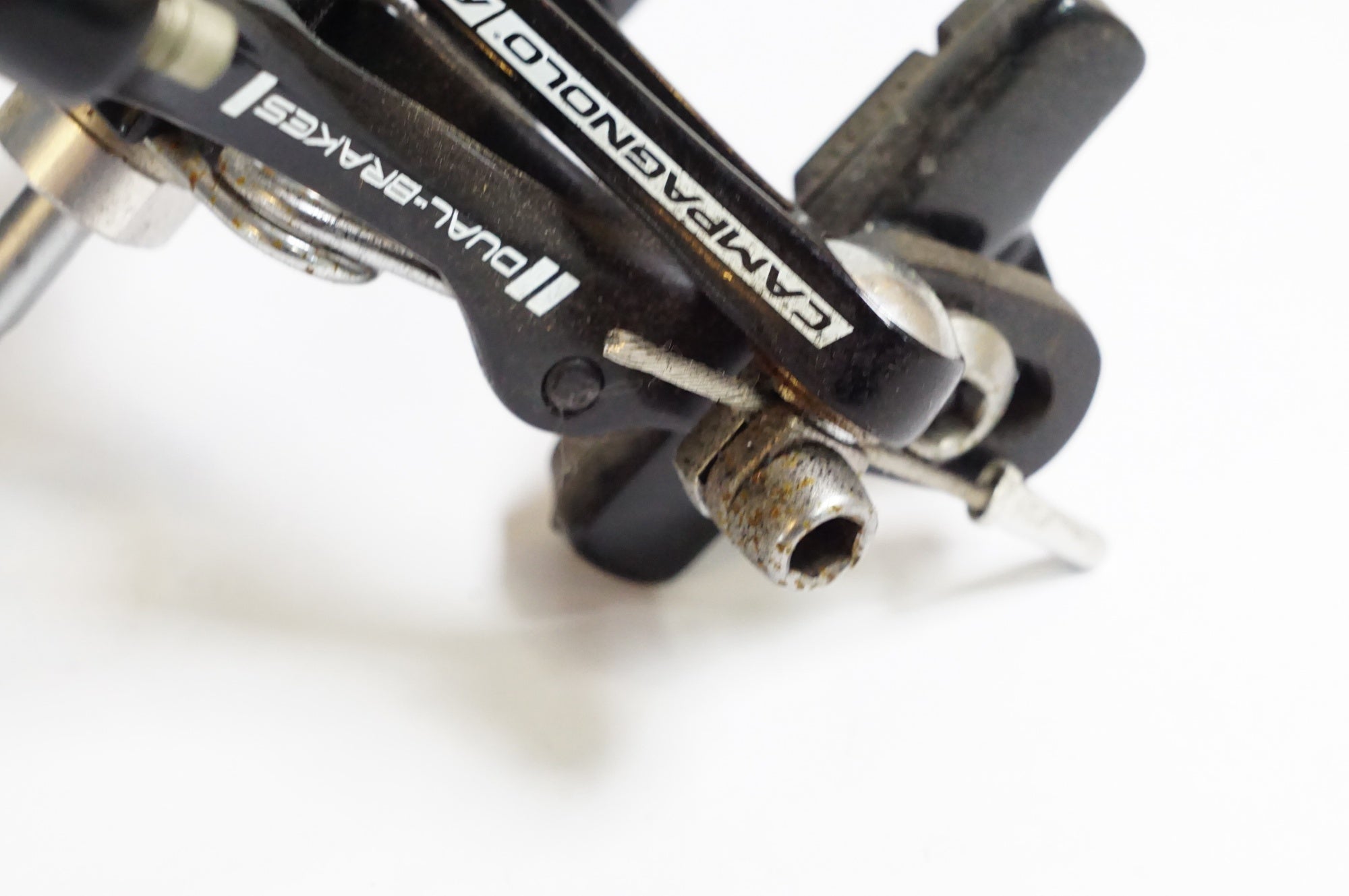 Campagnolo Athenaブレーキキャリパー。表と裏 Campagnolo Athenaブレーキキャリパー。表と裏 Campagnolo