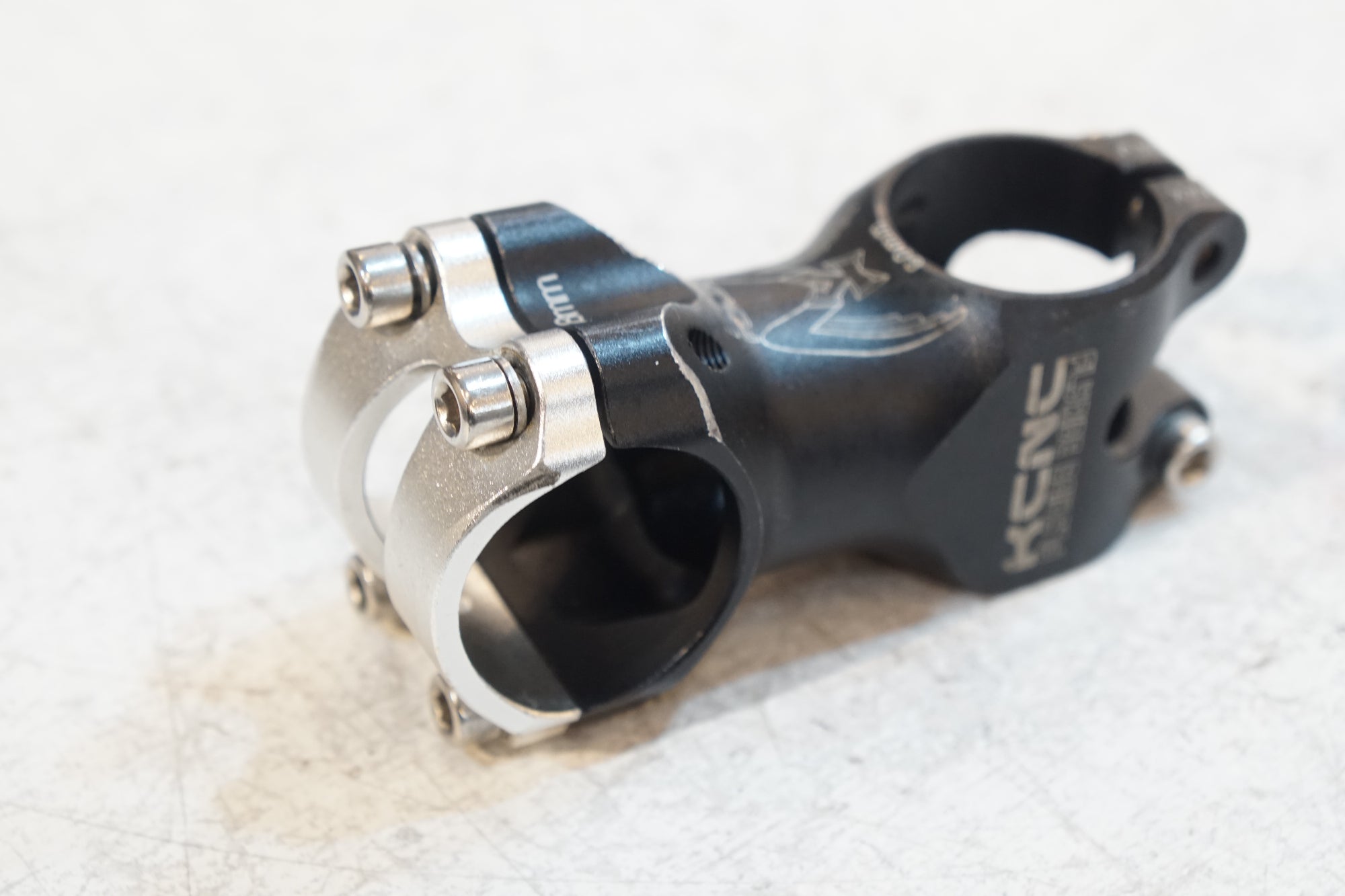 KCNC 「ケーシーエヌシー」 FLYRIDE φ31.8 60mm ステム / バイチャリ浦和ベース