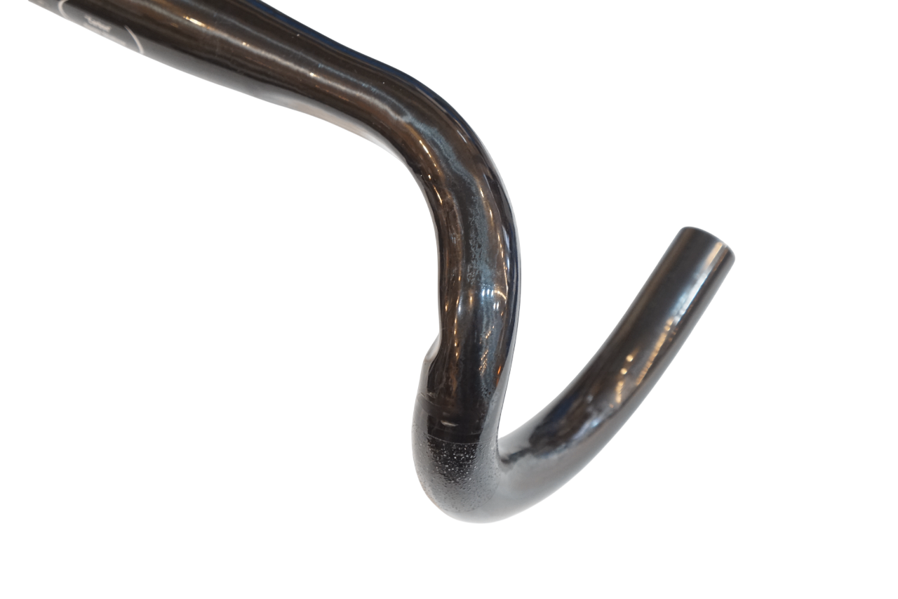 TNI 「ティーエヌアイ」 SUPER SHALLOW CARBON φ31.8 400mm ハンドル / バイチャリ浦和ベース