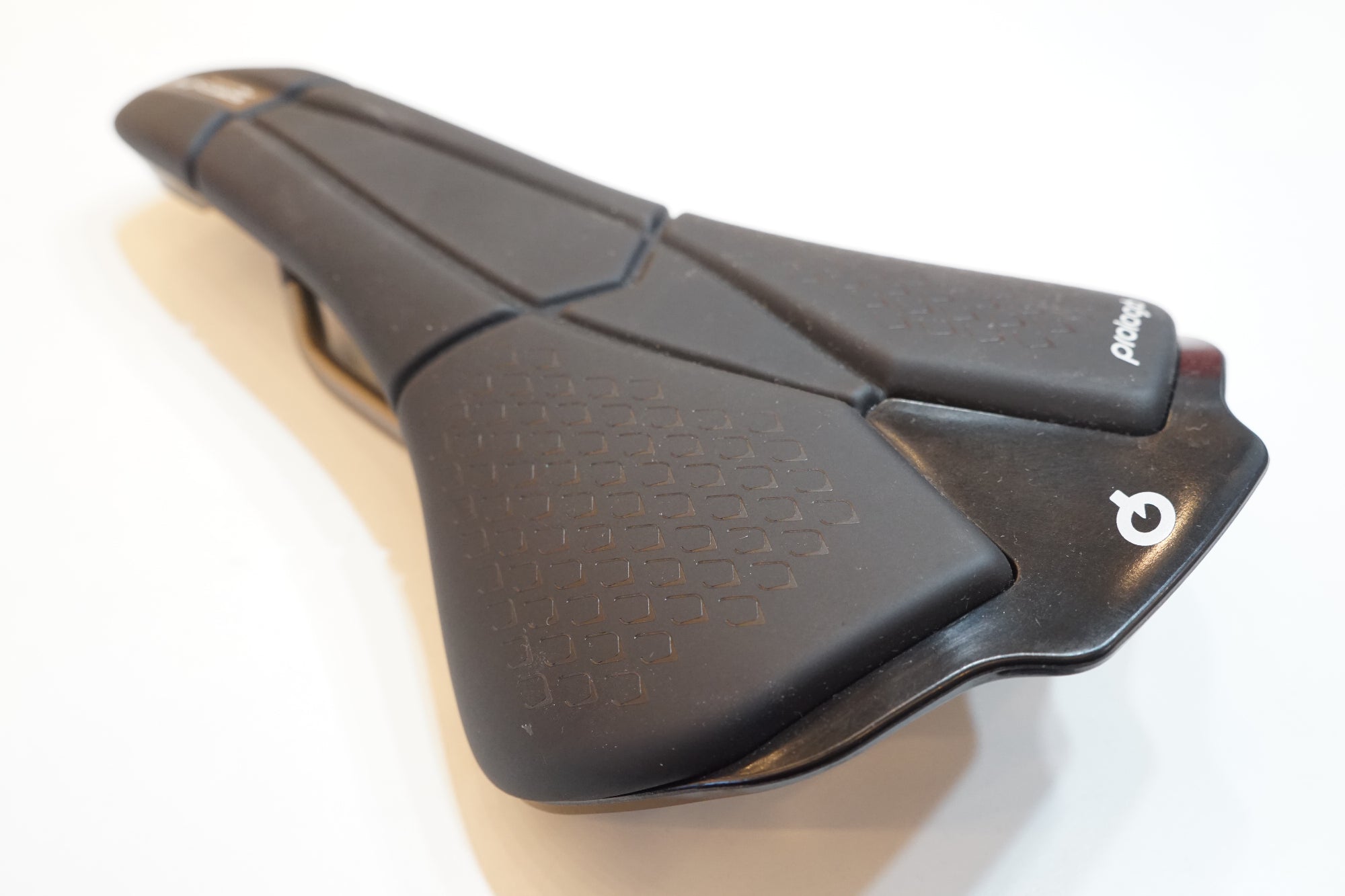 PROLOGO 「プロロゴ」 SCRATCH M5 TIROX サドル / バイチャリ浦和