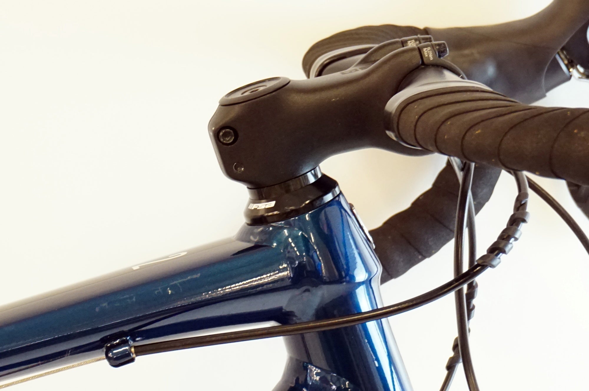 TREK 「トレック」 DOMANE AL 2 RIM 2021-2024年モデル ロードバイク