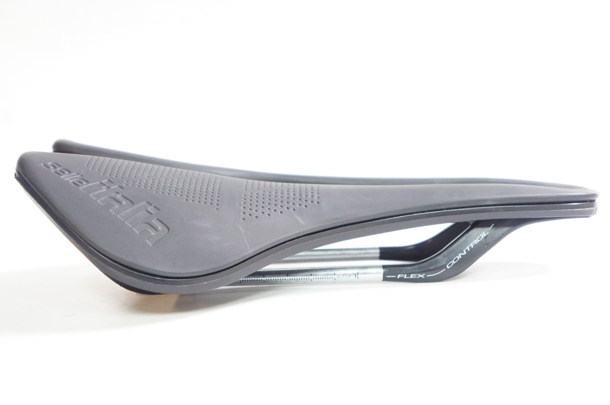 SELLE ITALIA 「セライタリア」 NOVUS BOOST EVO FEC ALLOY SUPERFLOW