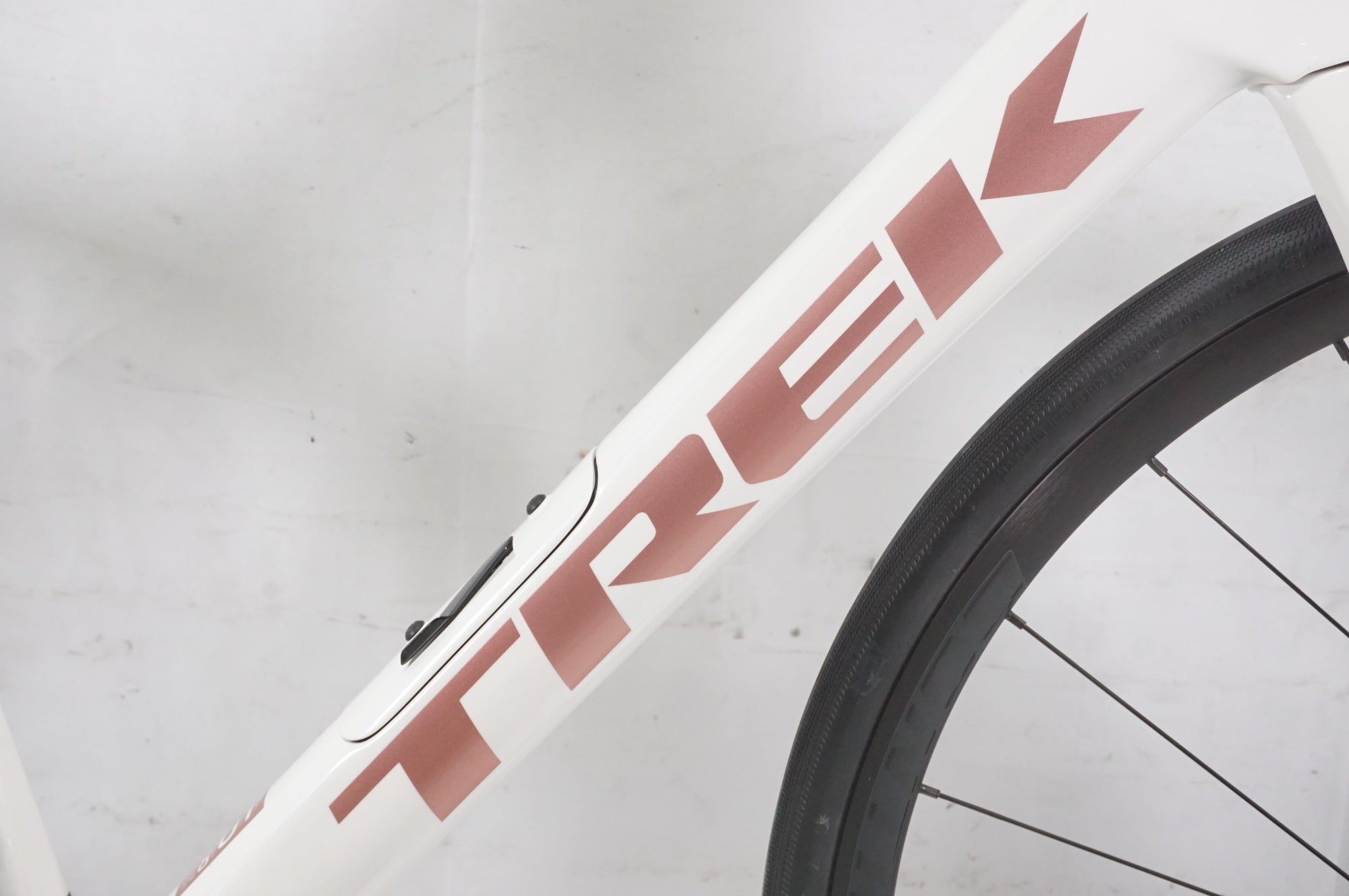 TREK 「トレック」 DOMANE SL6 2019年モデルロードバイク / AKIBA店