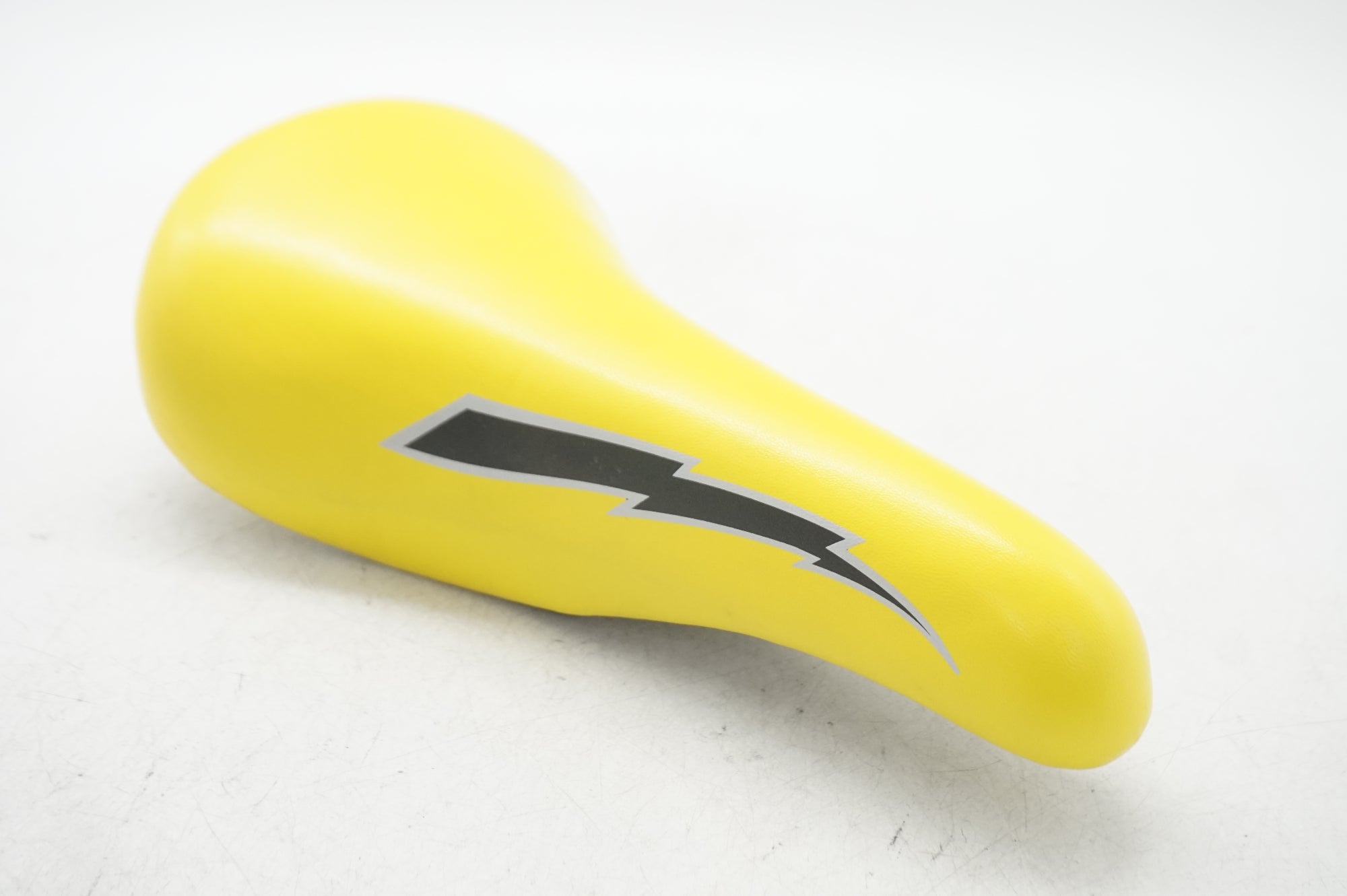 KUWAHARA 「クワハラ」 サドル / 大阪門真店