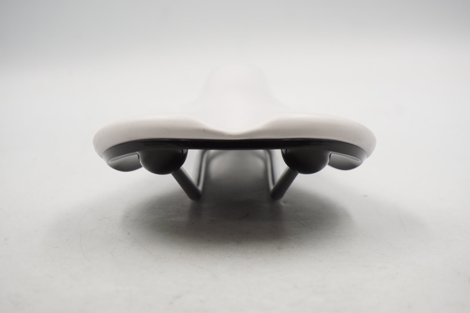 FABRIC 「ファブリック」 SCOOP SPORT SHALLOW サドル / 奈良店