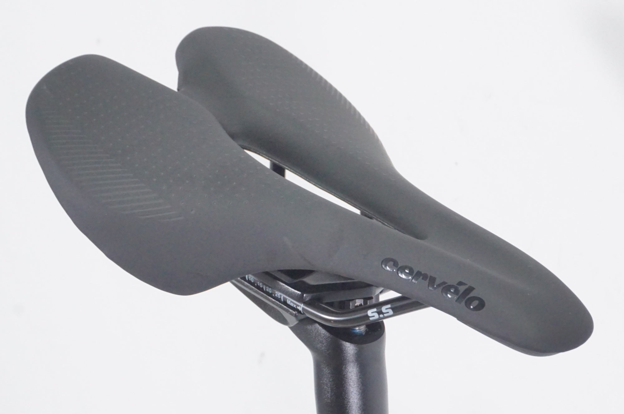 CERVELO 「サーベロ」 CALEDONIA 2025年モデル ロードバイク / AKIBA店