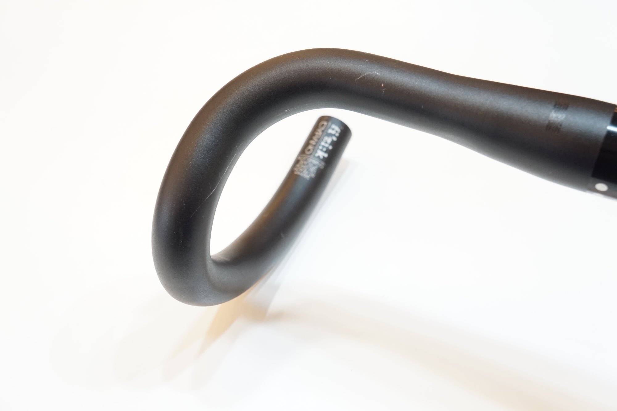 FIZIK 「フィジーク」 CYRANO R3 φ31.8 390mm ハンドル / バイチャリ浦和ベース