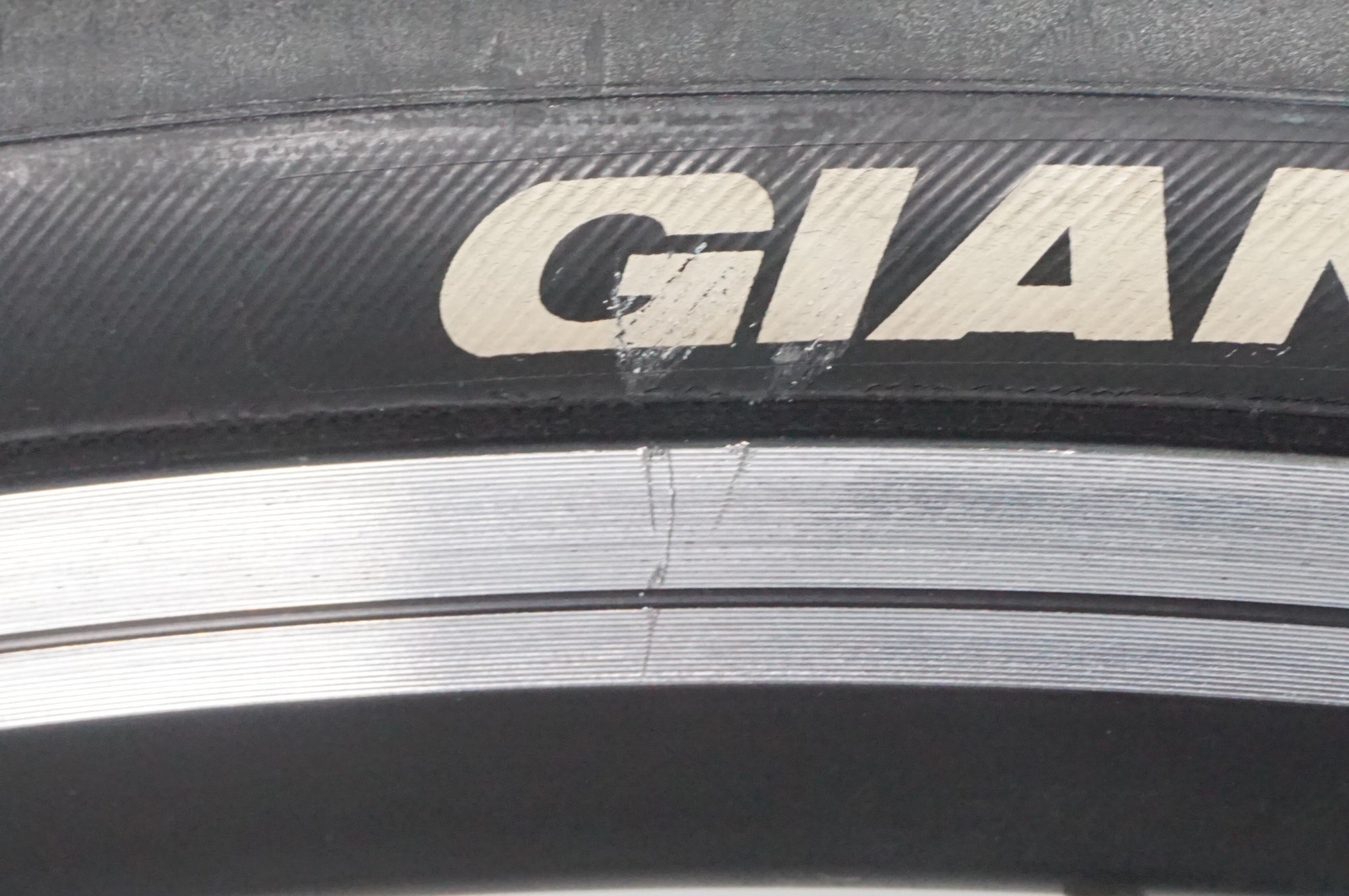GIANT 「ジャイアント」 DEFY4 2015年モデル ロードバイク / AKIBA店