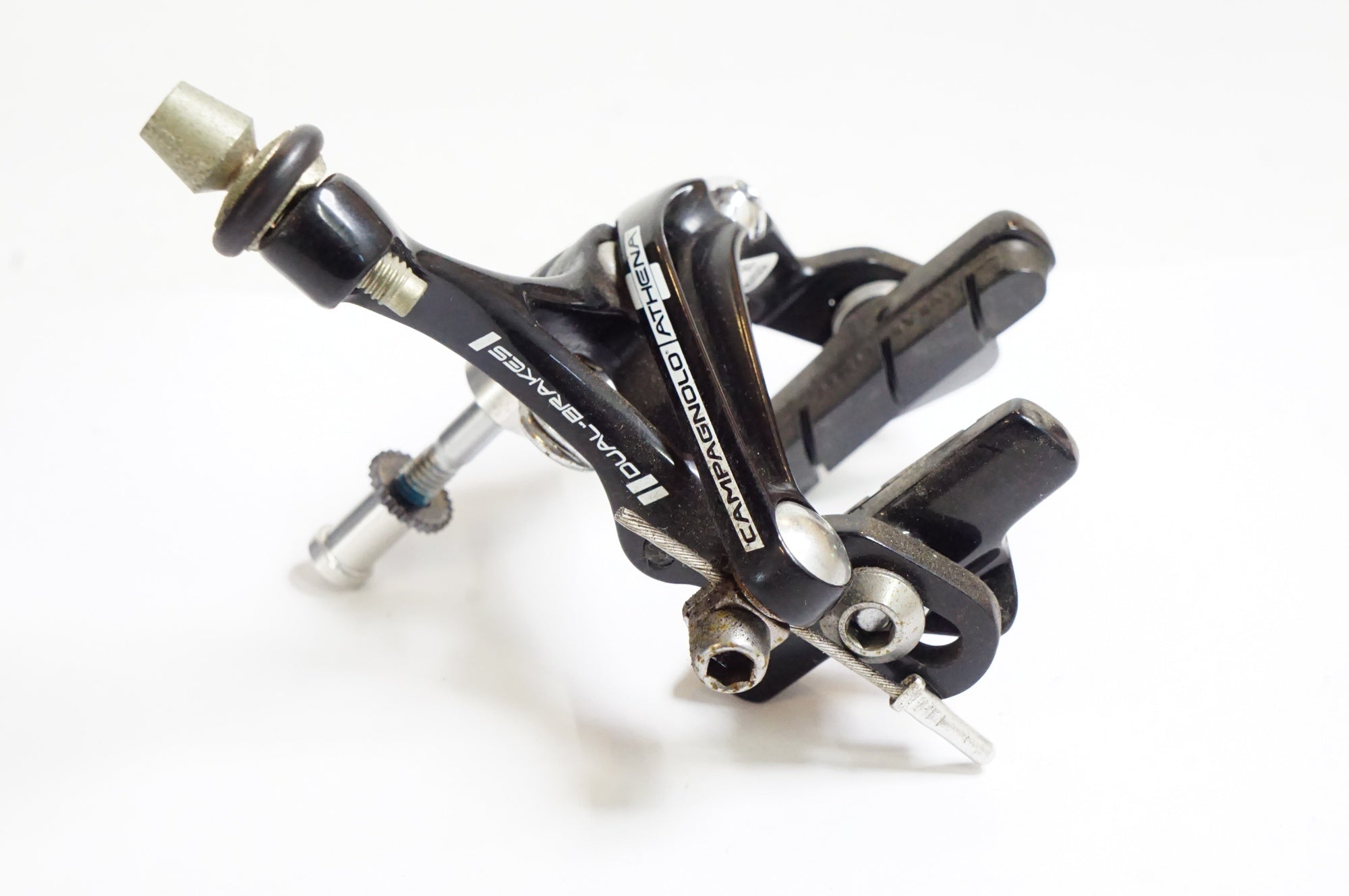 Campagnolo Athenaブレーキキャリパー。表と裏 Campagnolo Athenaブレーキキャリパー。表と裏 Campagnolo