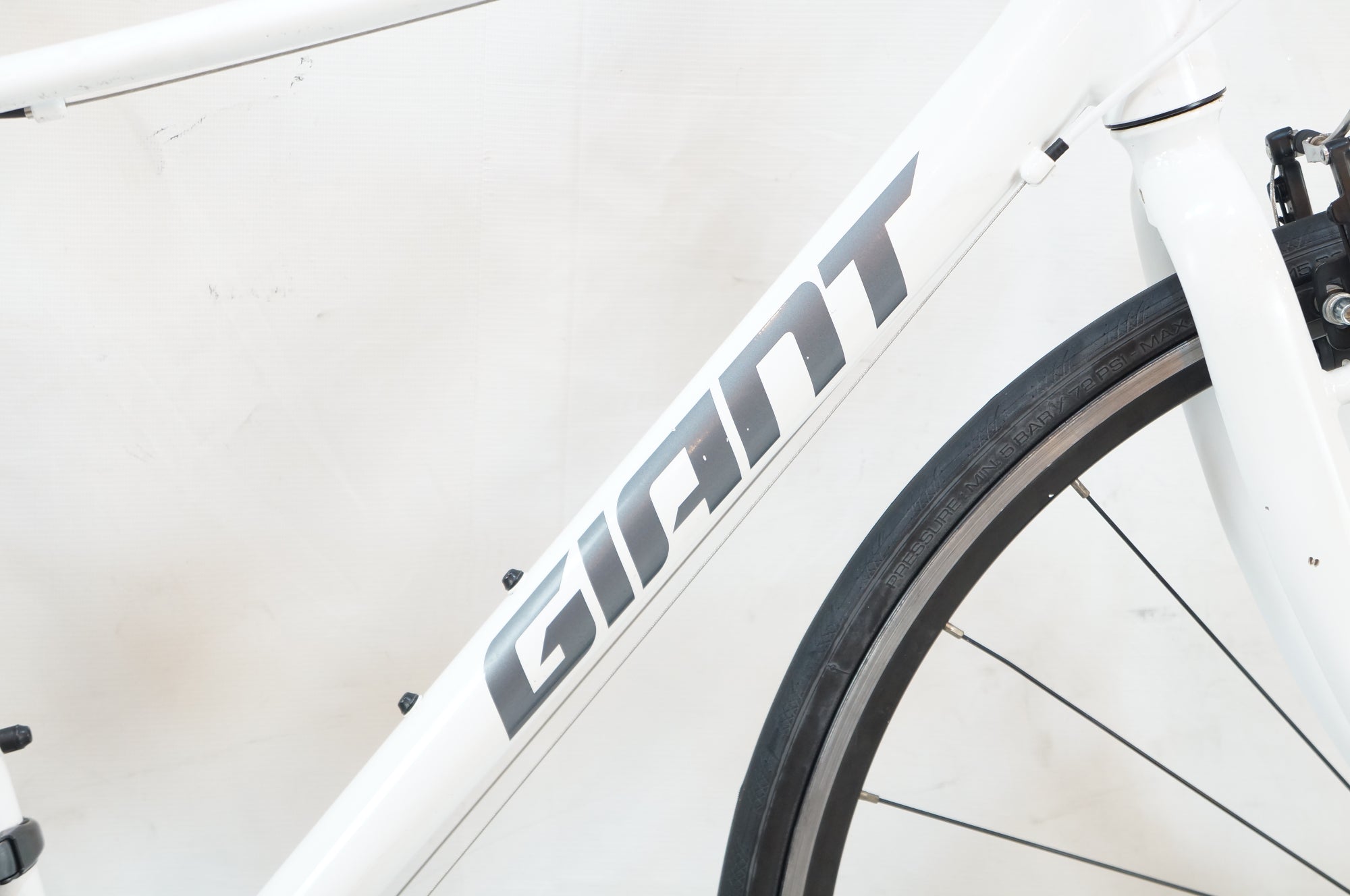 GIANT 「ジャイアント」 ESCAPE R DROP 2024年モデル ロードバイク / バイチャリ浦和ベース