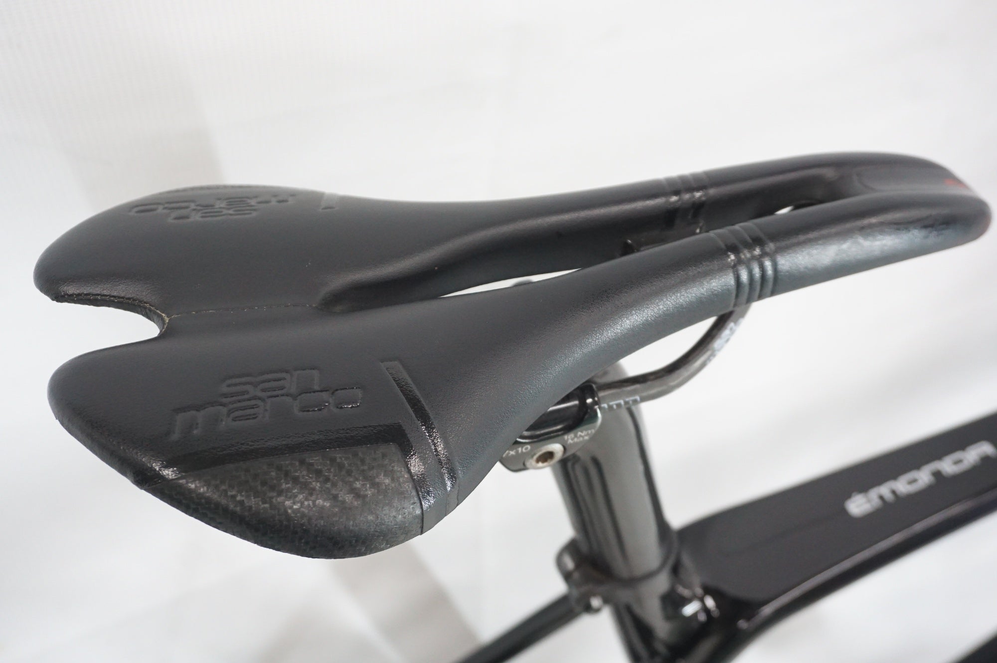 TREK 「トレック」 EMONDA SL 6 DISC 2021年モデル ロードバイク / 阪急塚口店