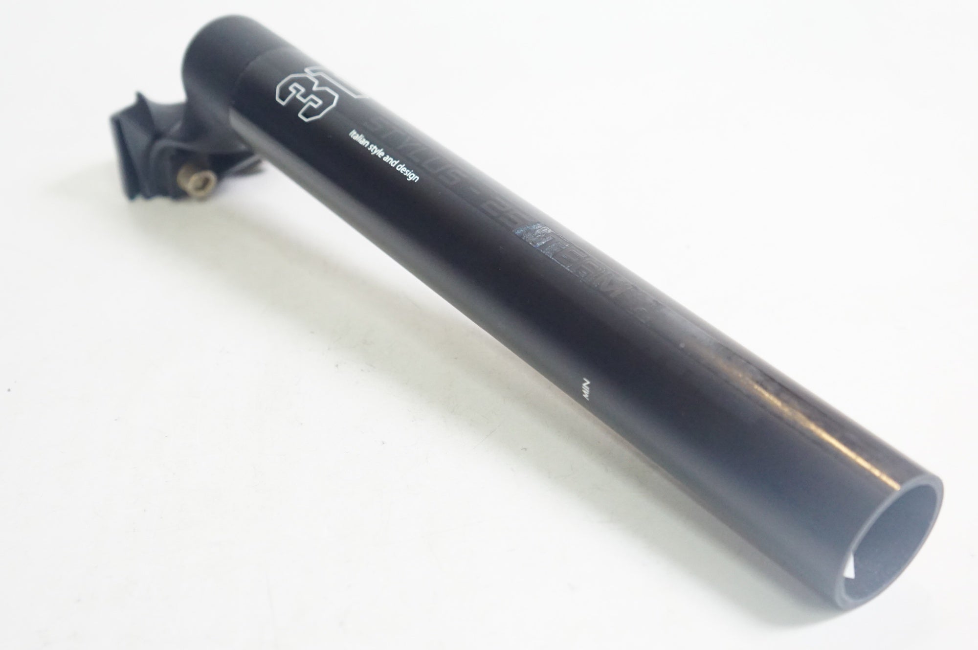 3T 「スリーティ」 STYLUS 25 TEAM φ31.6 250mm シートポスト / 熊谷