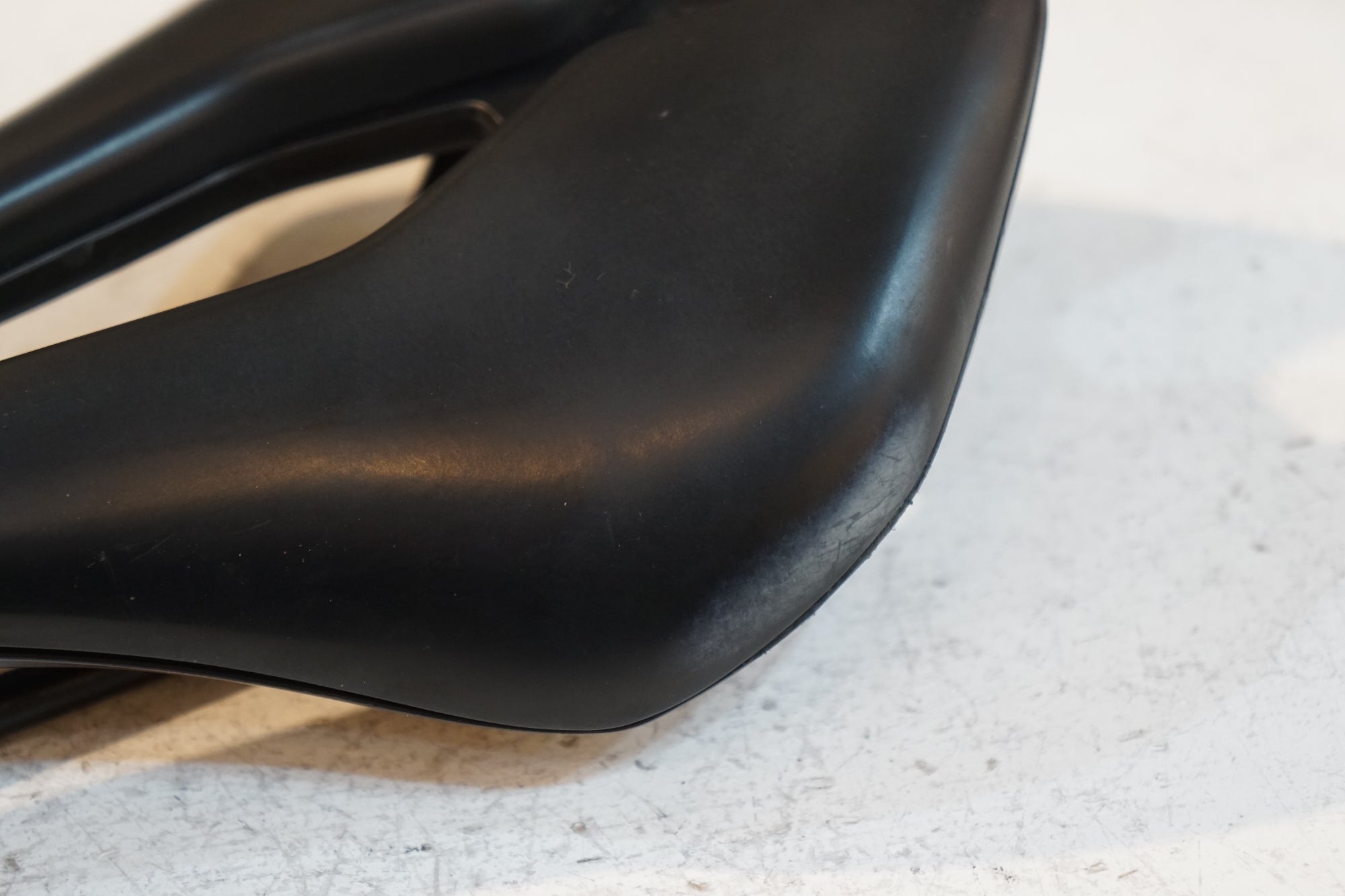 MOST 「モスト」 LYNX ULTRA サドル / バイチャリ浦和ベース