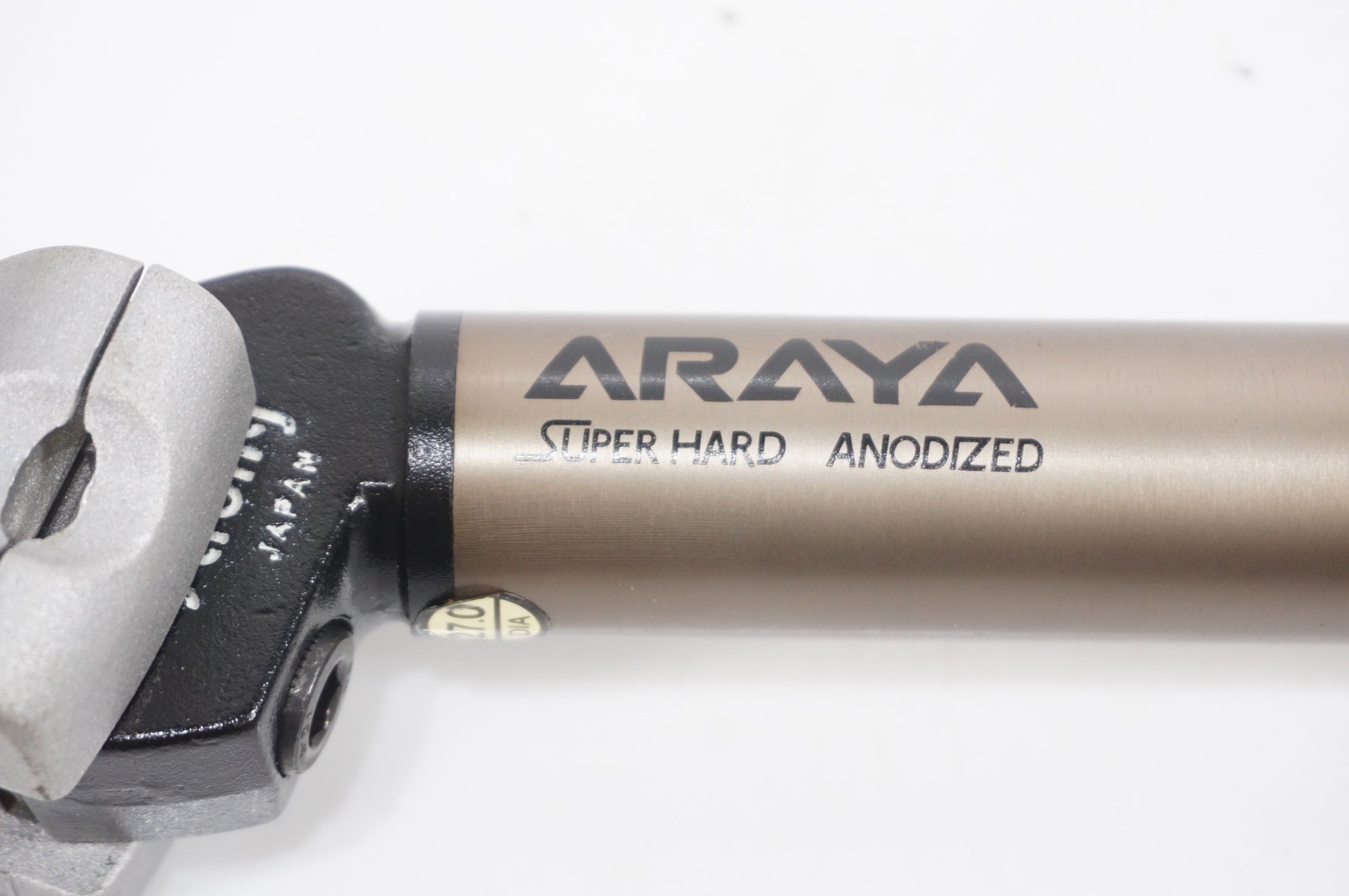 ARAYA 「アラヤ」 SUPER HARD ANODIZED φ27.0 270mmシートポスト