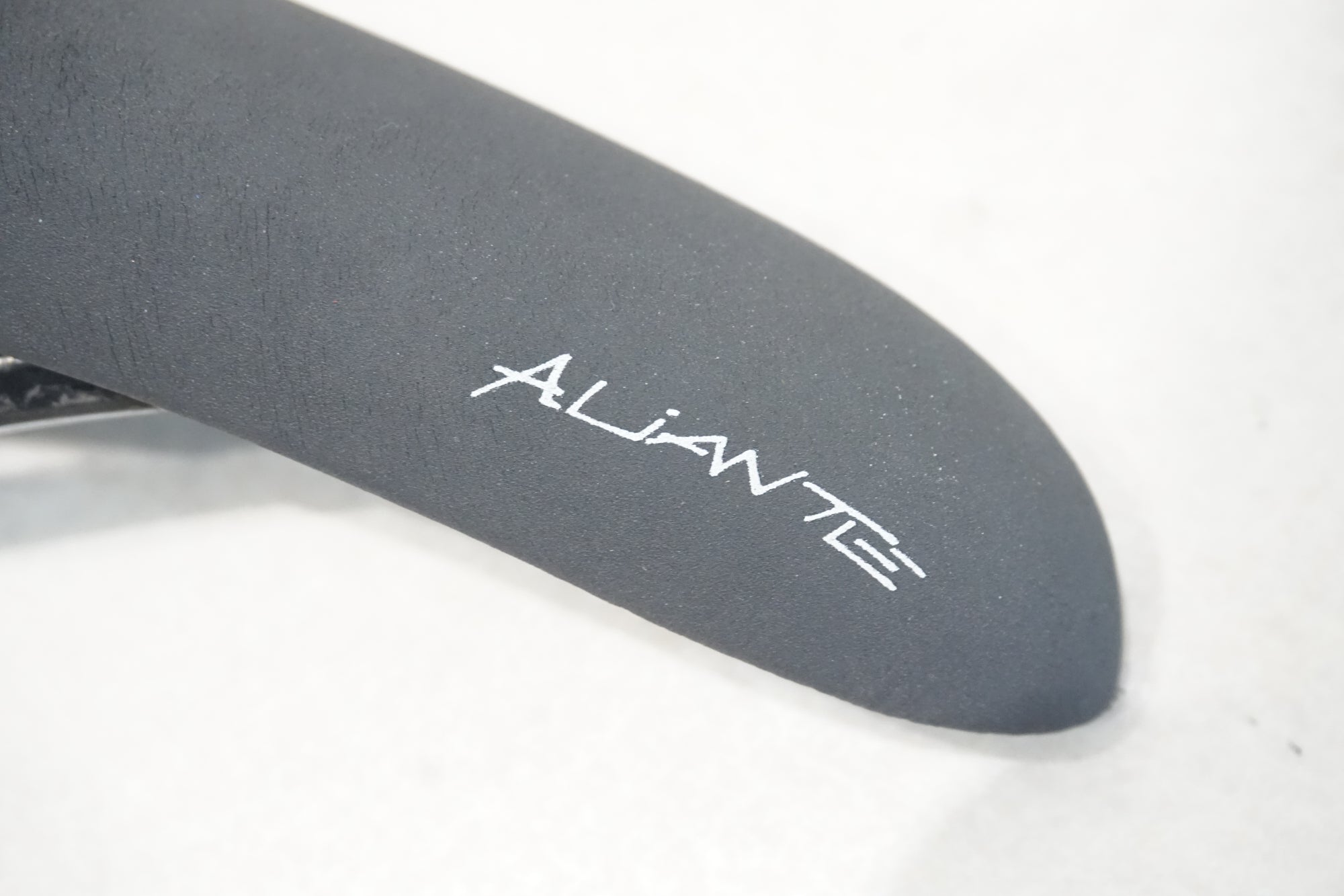 FIZIK 「フィジーク」 ALIANTE R3 カーボンレール サドル / 横浜戸塚店