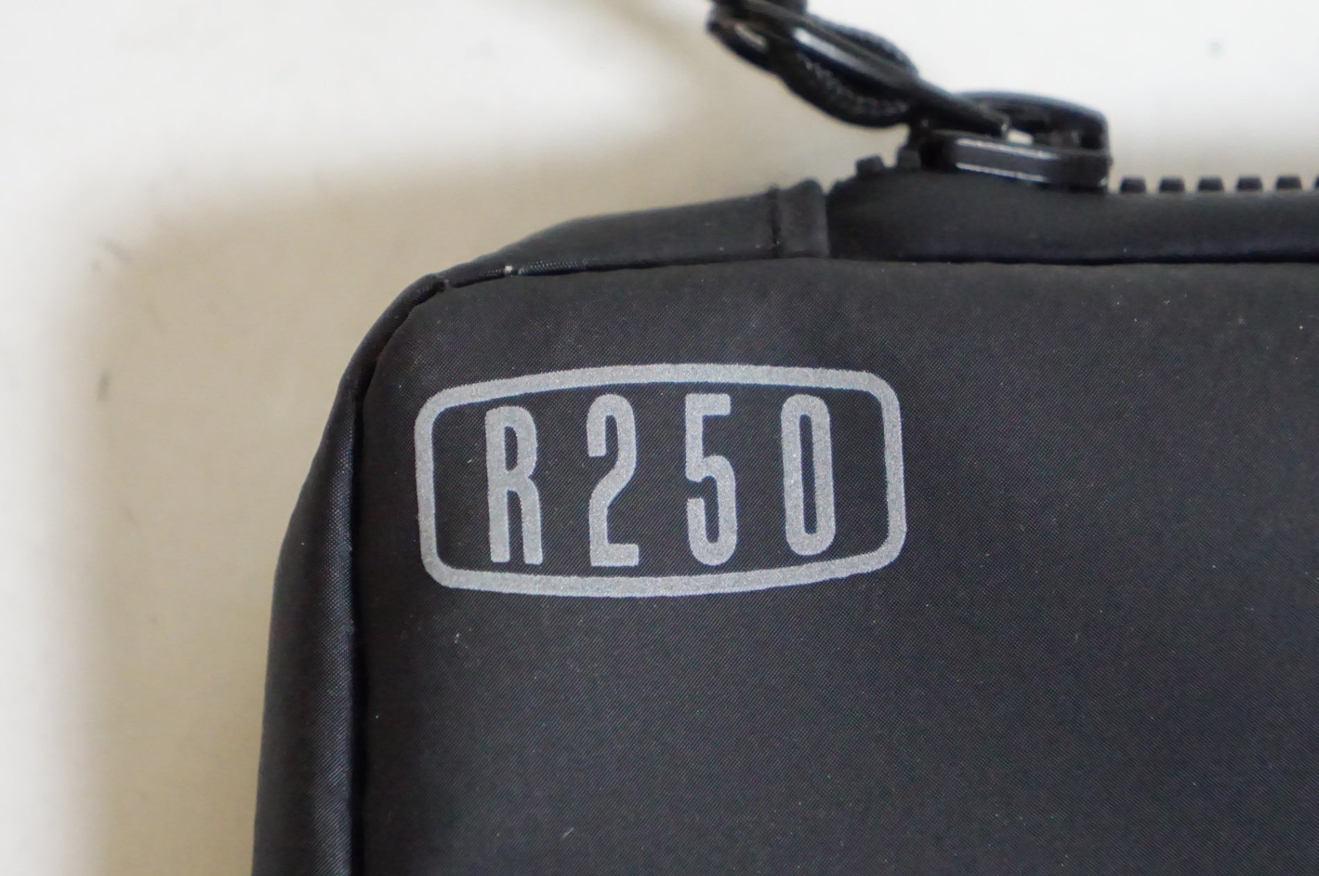 R250 「アールニーゴーマル」 防水スマートライドポーチDXワイド